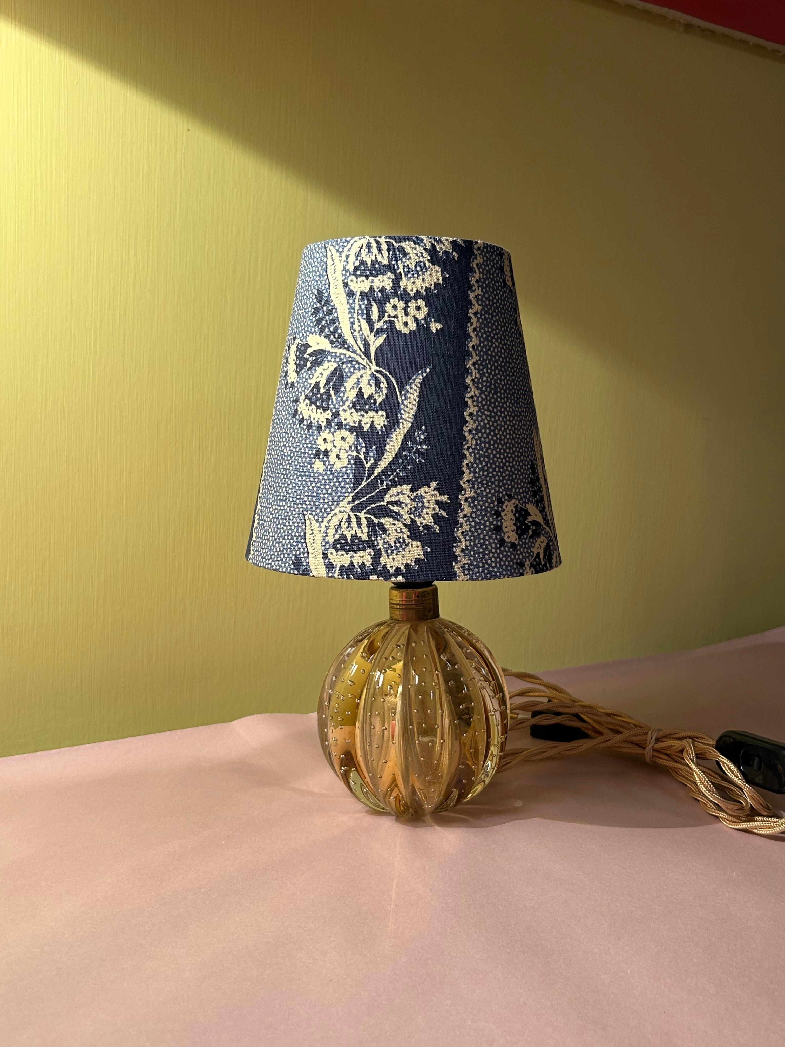 Vintage-Tischlampe aus Bernstein-Murano mit maßgefertigtem blauem Schirm, Italien, 1950er Jahre im Zustand „Gut“ im Angebot in Copenhagen K, DK