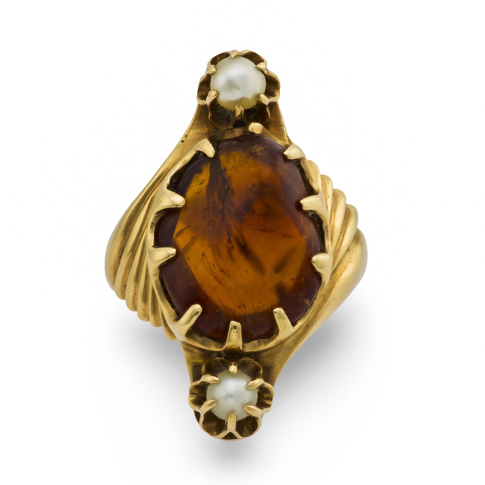 Anillo de cóctel vintage de oro amarillo de 14k con perla de ámbar Contemporáneo en venta