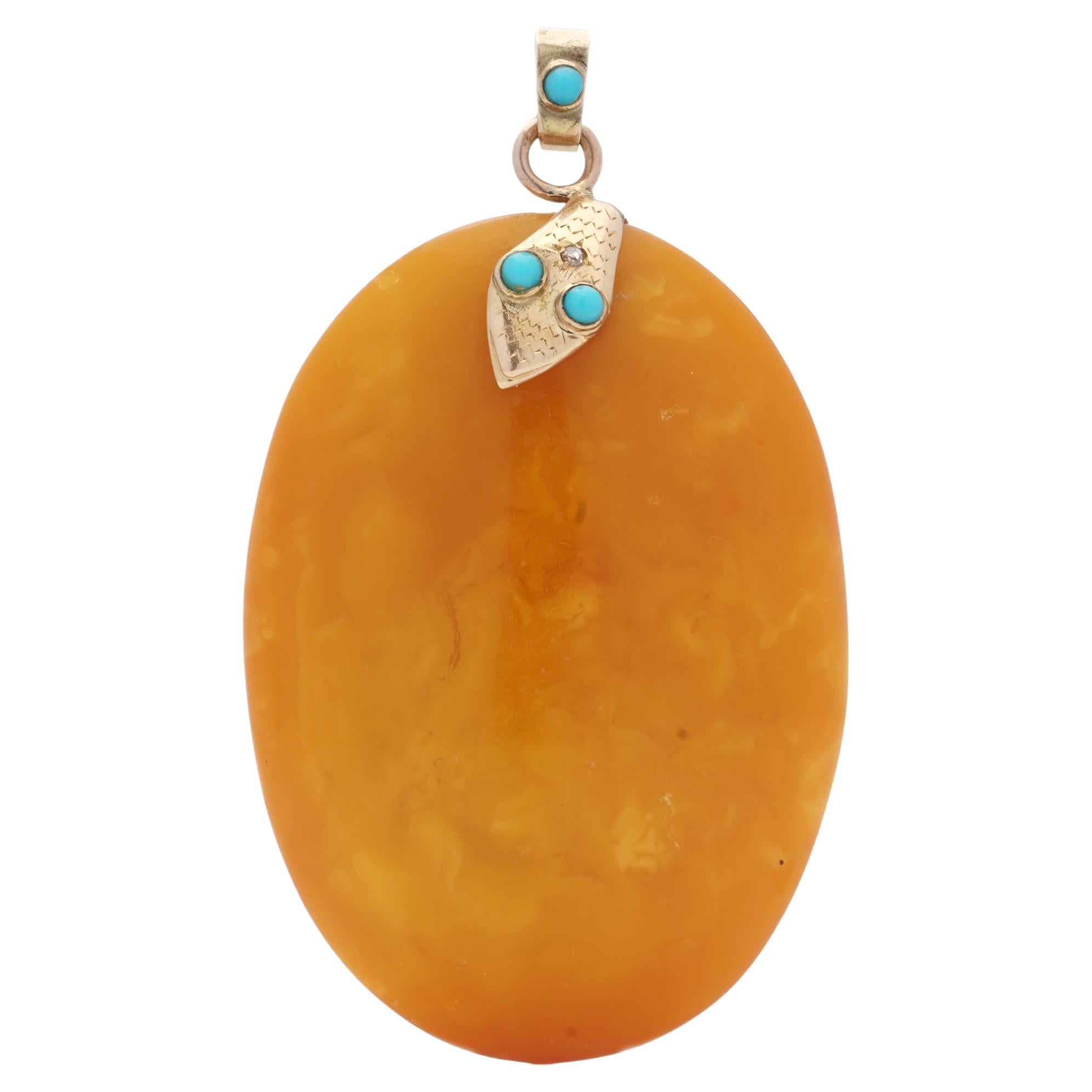 Vintage Amber pendant with 9kt. rose gold mount in the shape of a serpent's head For Sale