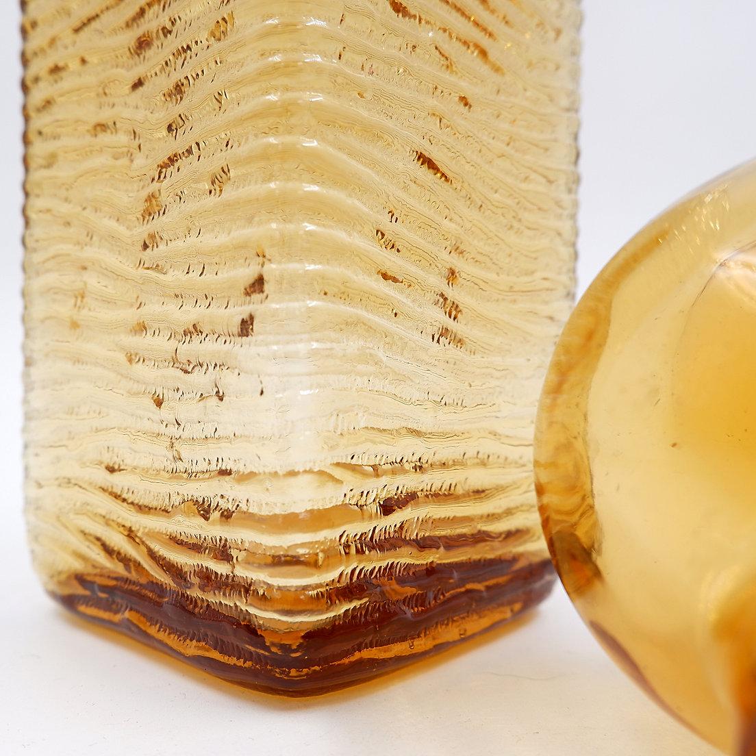 Vintage Amber Wavy Empoli Italian Glass MCM Dekanter Runde Ball Stopper (Moderne der Mitte des Jahrhunderts) im Angebot