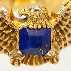 Vintage American 10 Karat Gold Lapis Lazuli and Diamond Eagle Ring (Bague Aigle en Lapis Lazuli et Diamant)