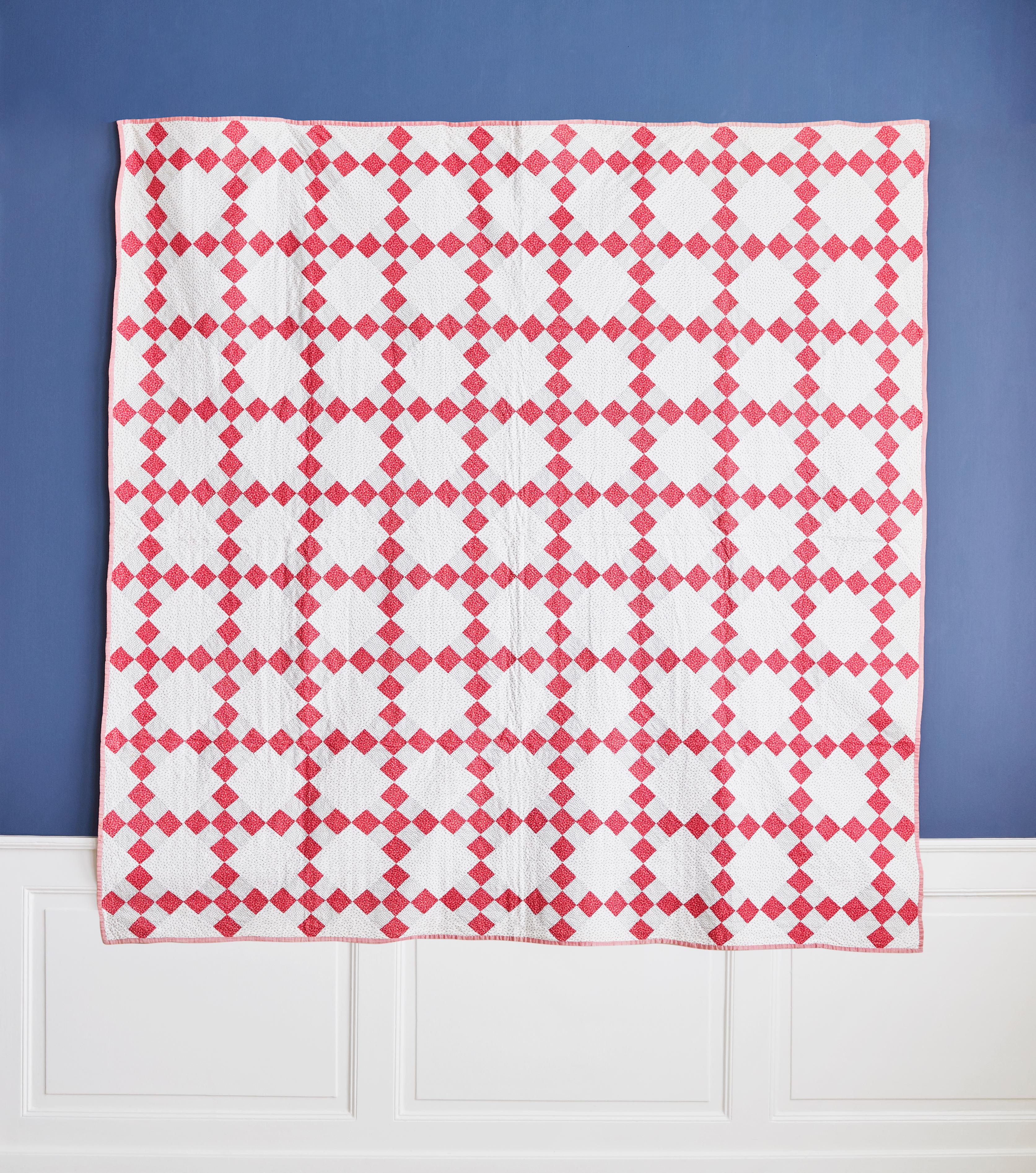 USA, vintage

Red and white “Nine patch” patchwork quilt.

Measures: H 189 x W 184 cm.
 