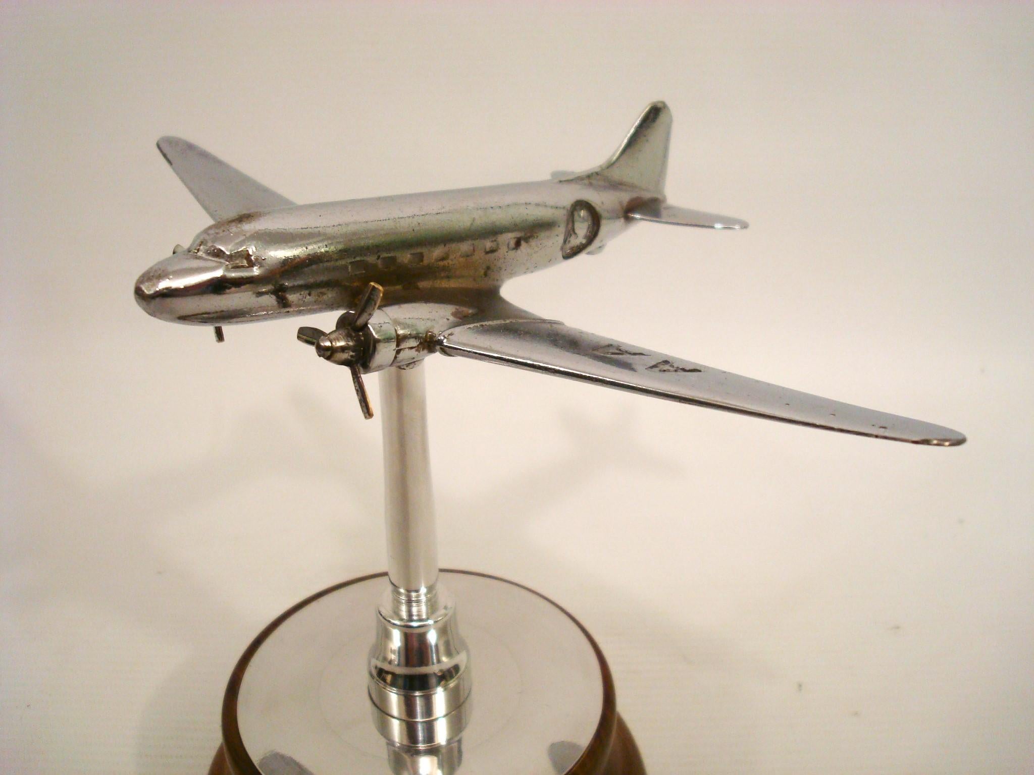 Mid-Century Modern Modèle réduit d'avion d'American Airlines Dc-3 chromé ancien en vente