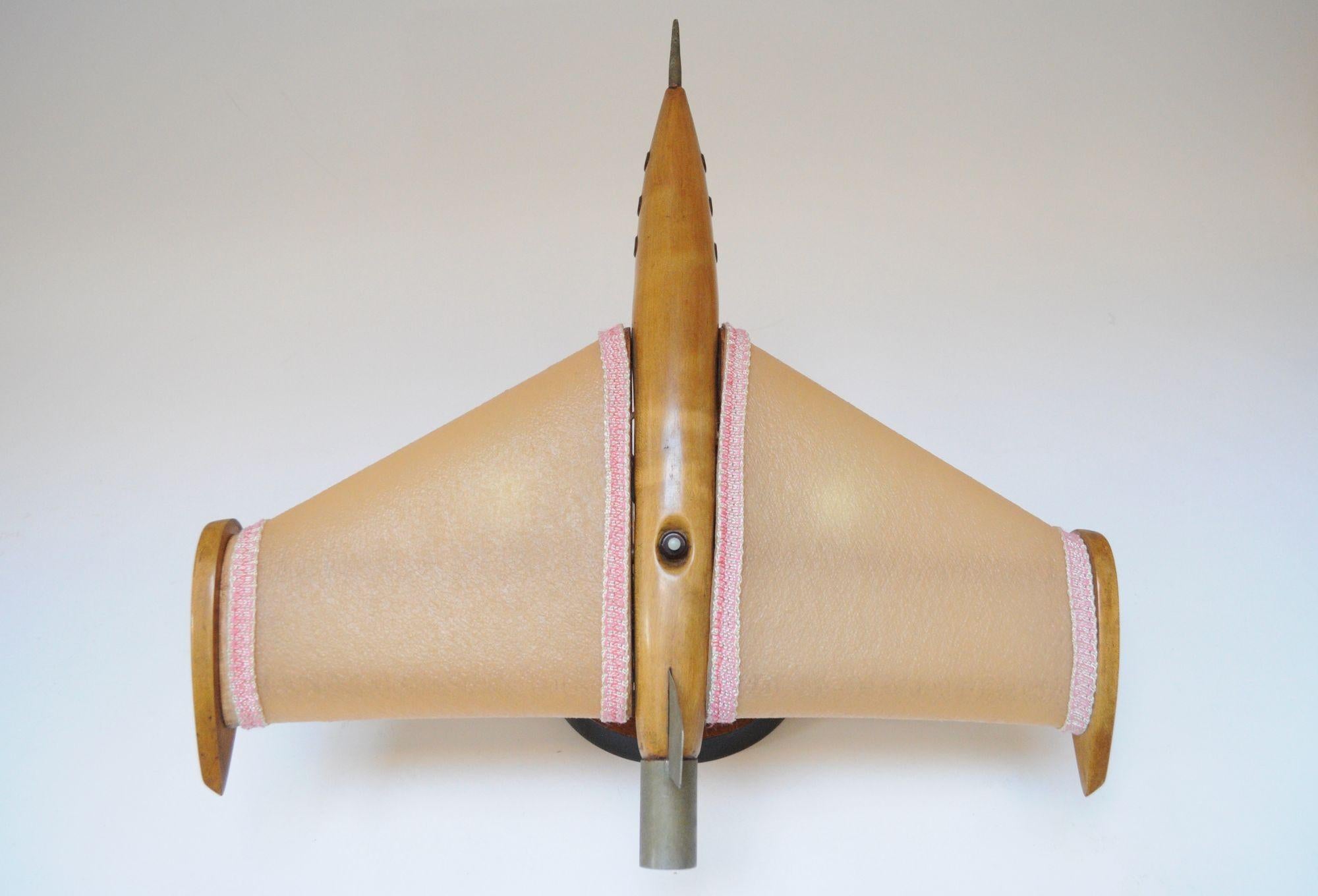 Vintage American Airplane Table Lamp with Illuminated Wings In Good Condition For Sale In Brooklyn, NY