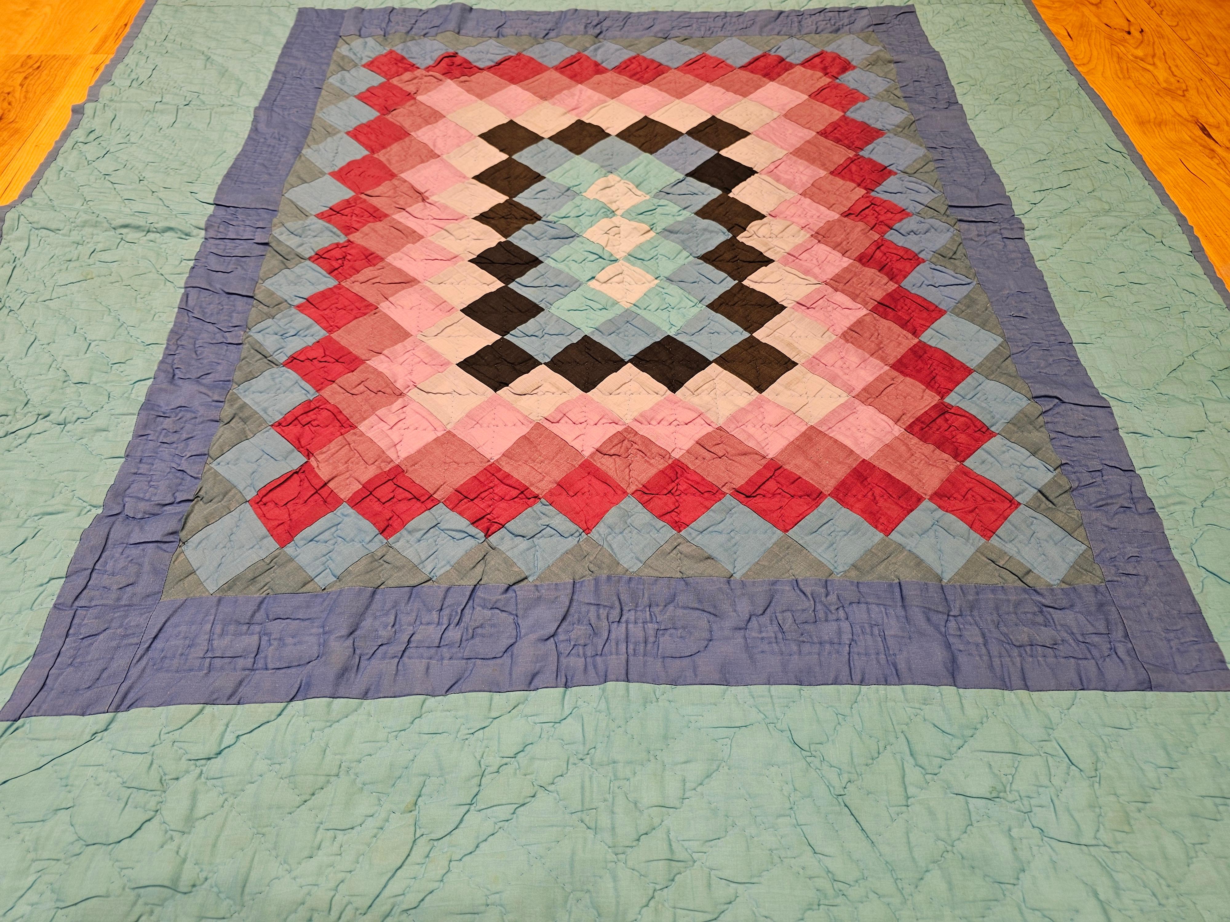 Vintage American Amish “Sunshine and Shadows” Hand-Stitched Cotton Quilt In Good Condition For Sale In Barrington, IL