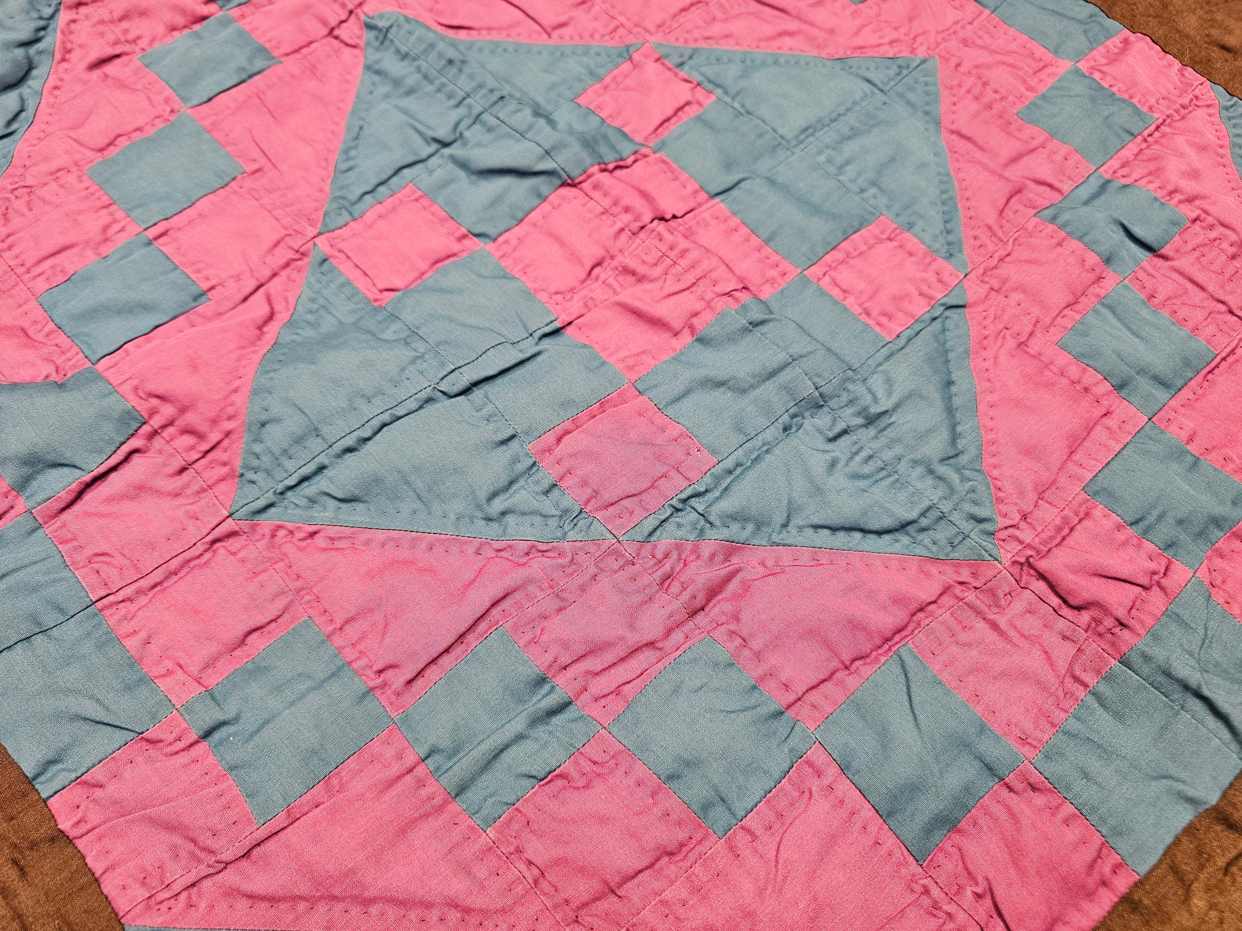 Vintage American Amish “Jacob’s Ladder” Hand-Stitched Cotton Quilt For Sale 6