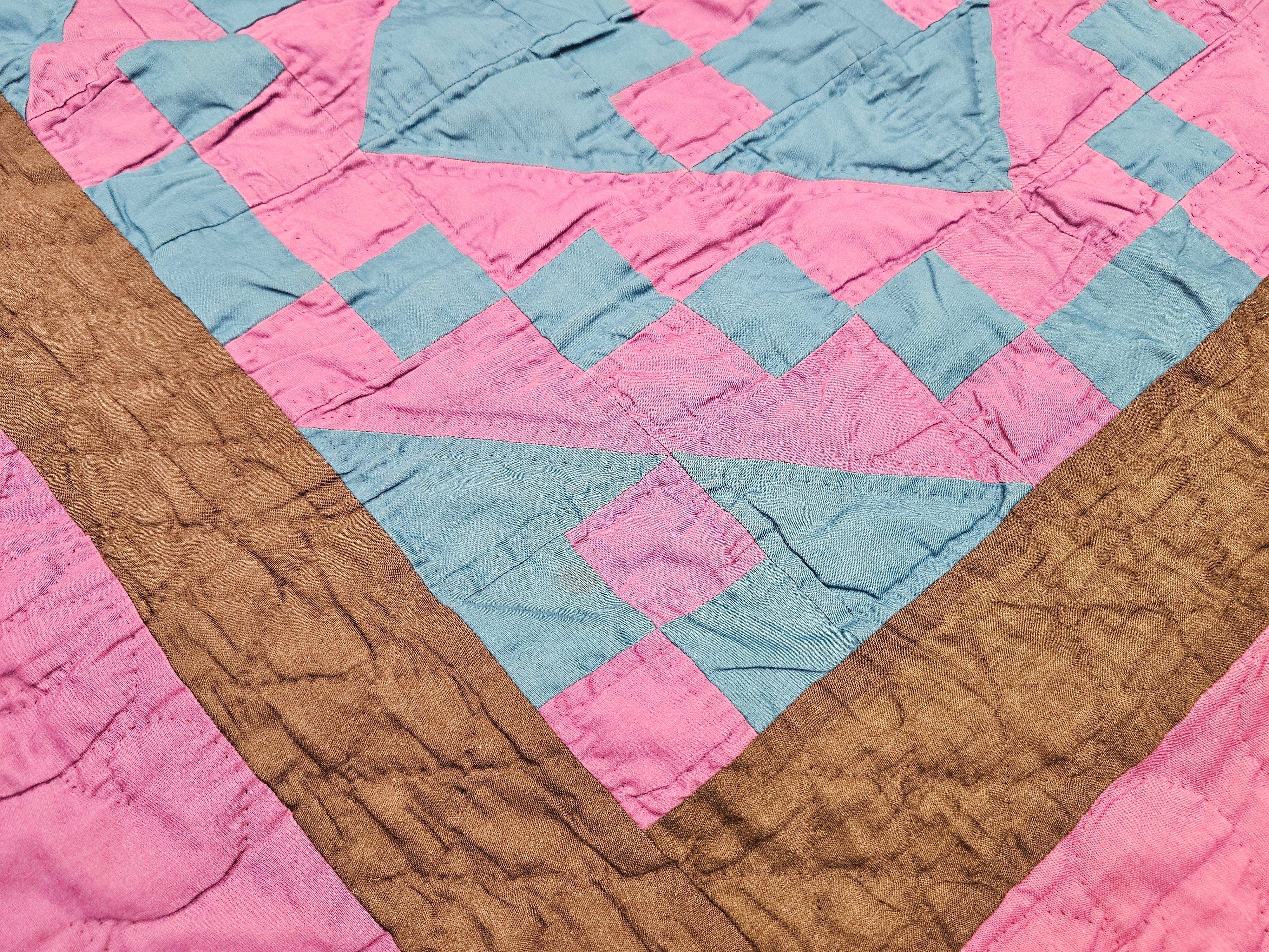 Vintage American Amish “Jacob’s Ladder” Hand-Stitched Cotton Quilt For Sale 7
