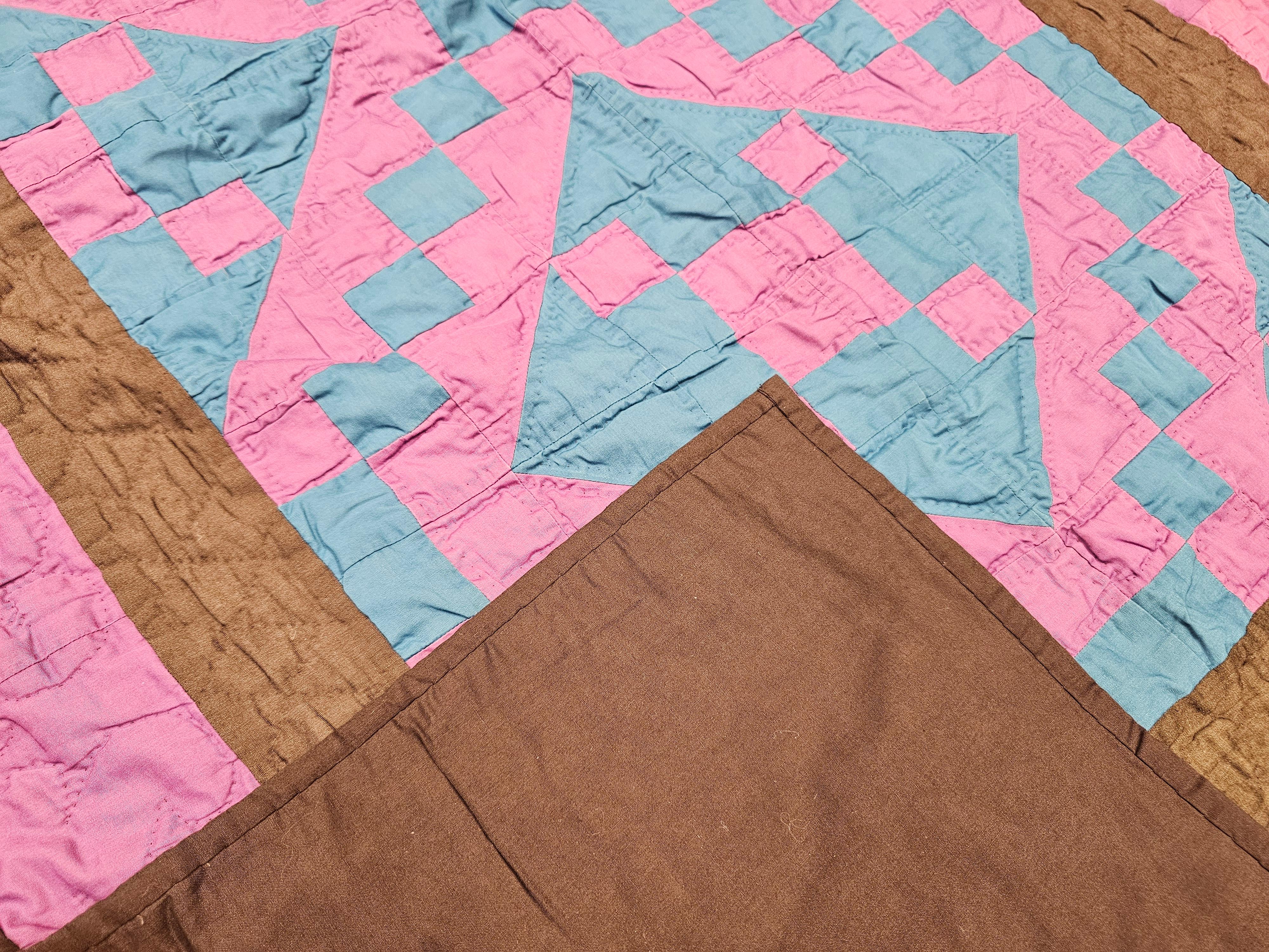 Vintage American Amish “Jacob’s Ladder” Hand-Stitched Cotton Quilt For Sale 9