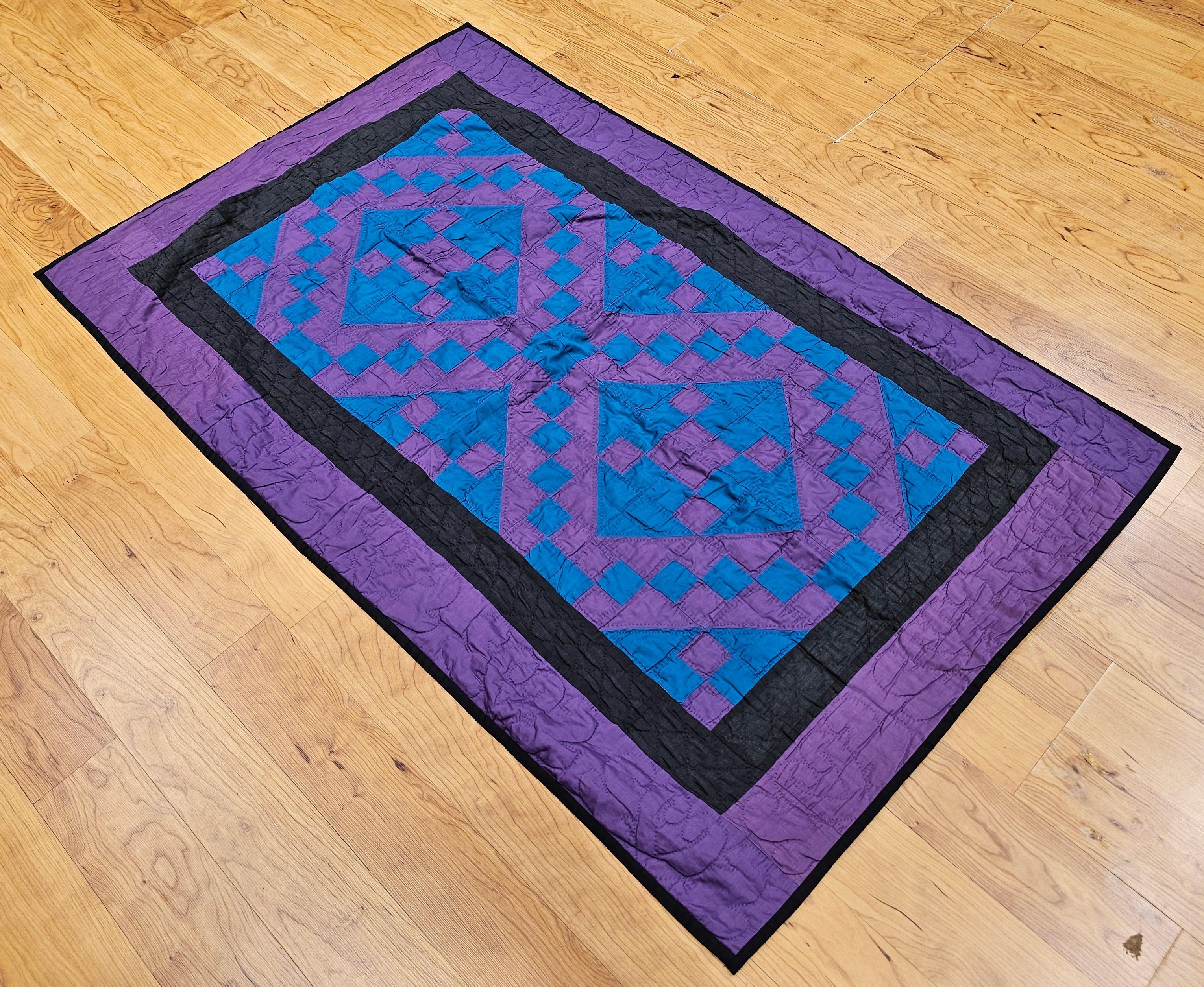 Vintage American Amish “Jacob’s Ladder” Hand-Stitched Cotton Quilt In Good Condition For Sale In Barrington, IL