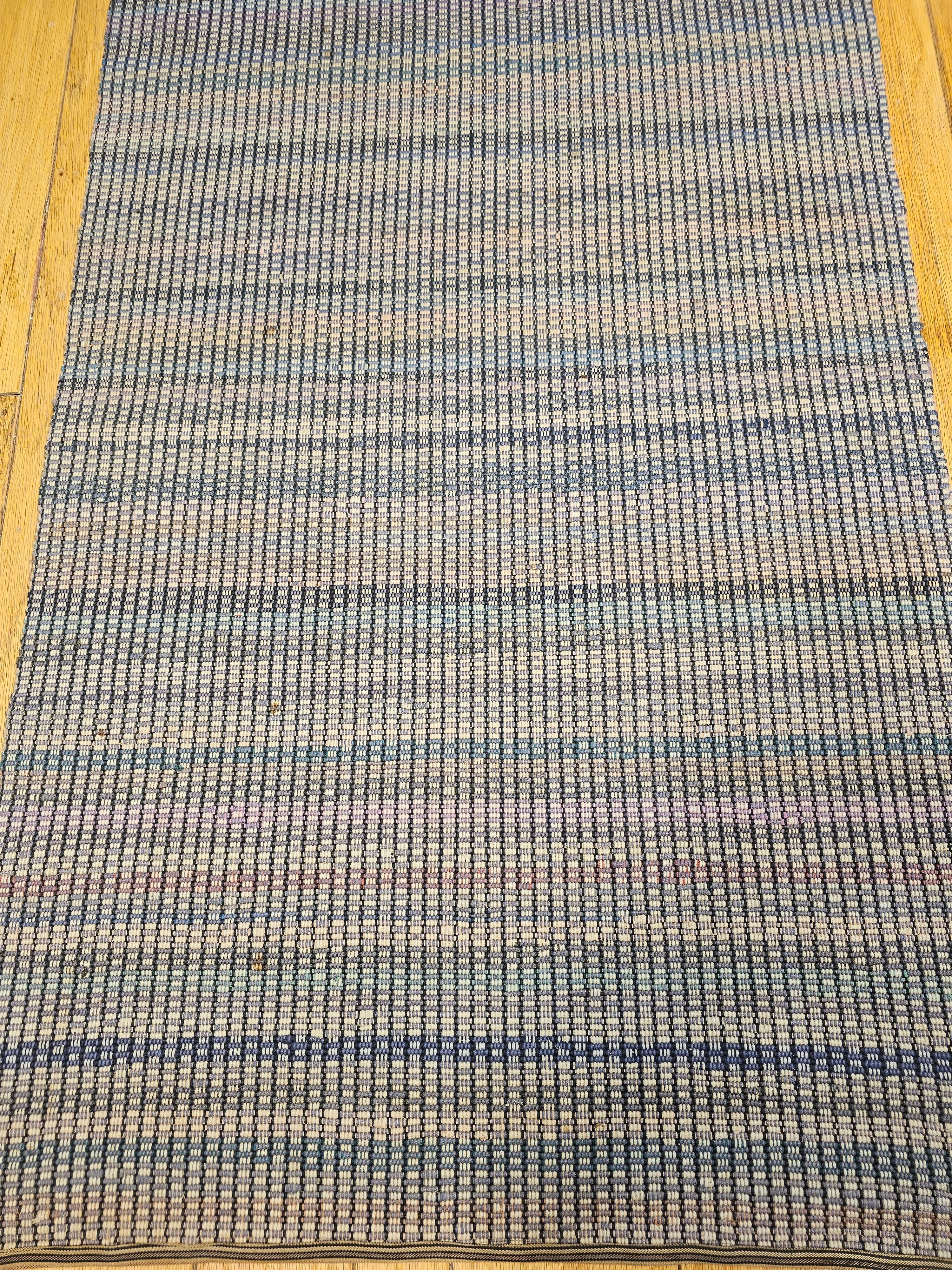 Le chemin de table Amish Vintage est un chemin de table à rayures au format très moderne qui peut être incorporé dans n'importe quel projet de décoration d'intérieur moderne. Ce chemin de table Amish Rag Runner présente un motif rayé dans les