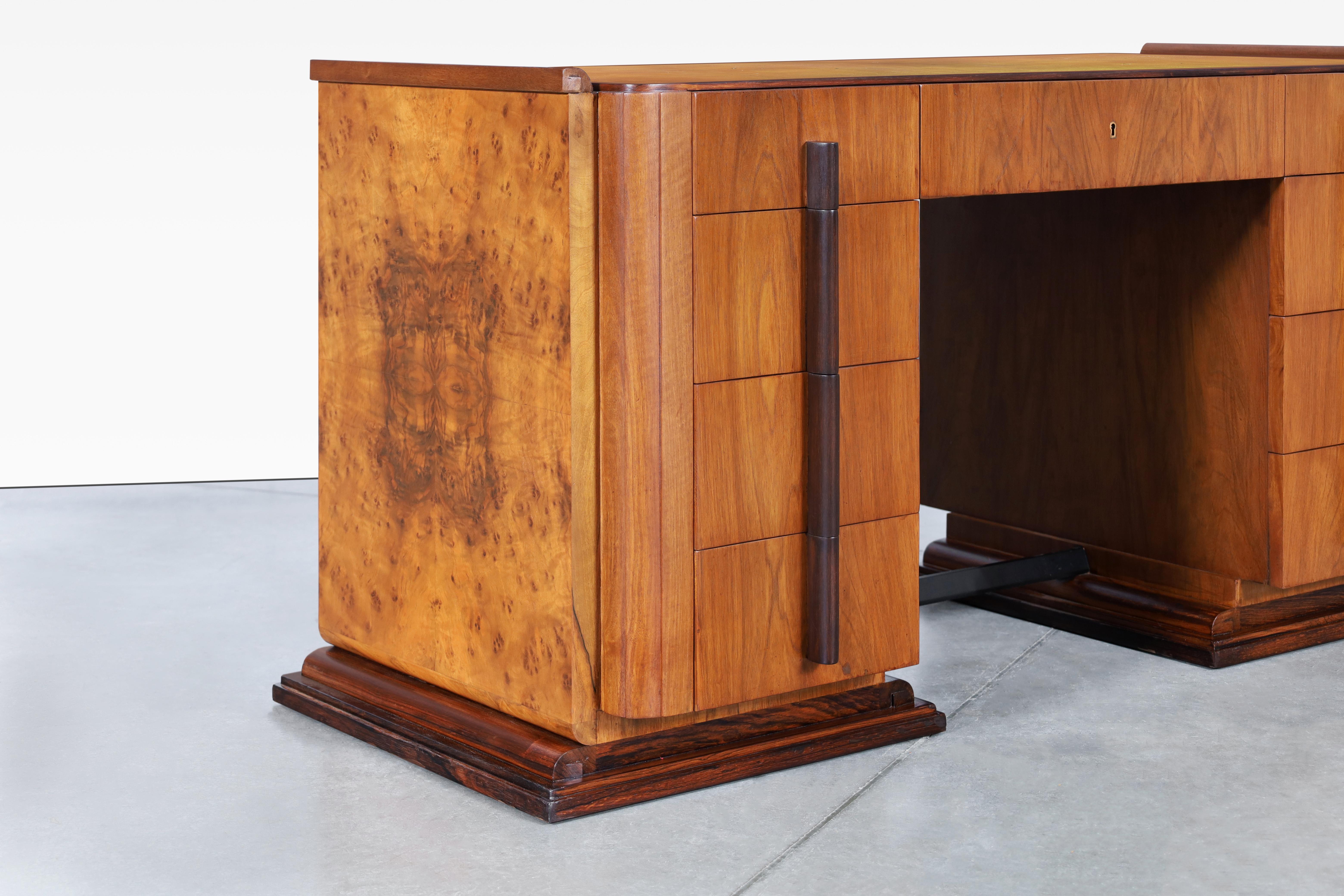 Vintage American Art Deco Desk In Good Condition For Sale In North Hollywood, CA