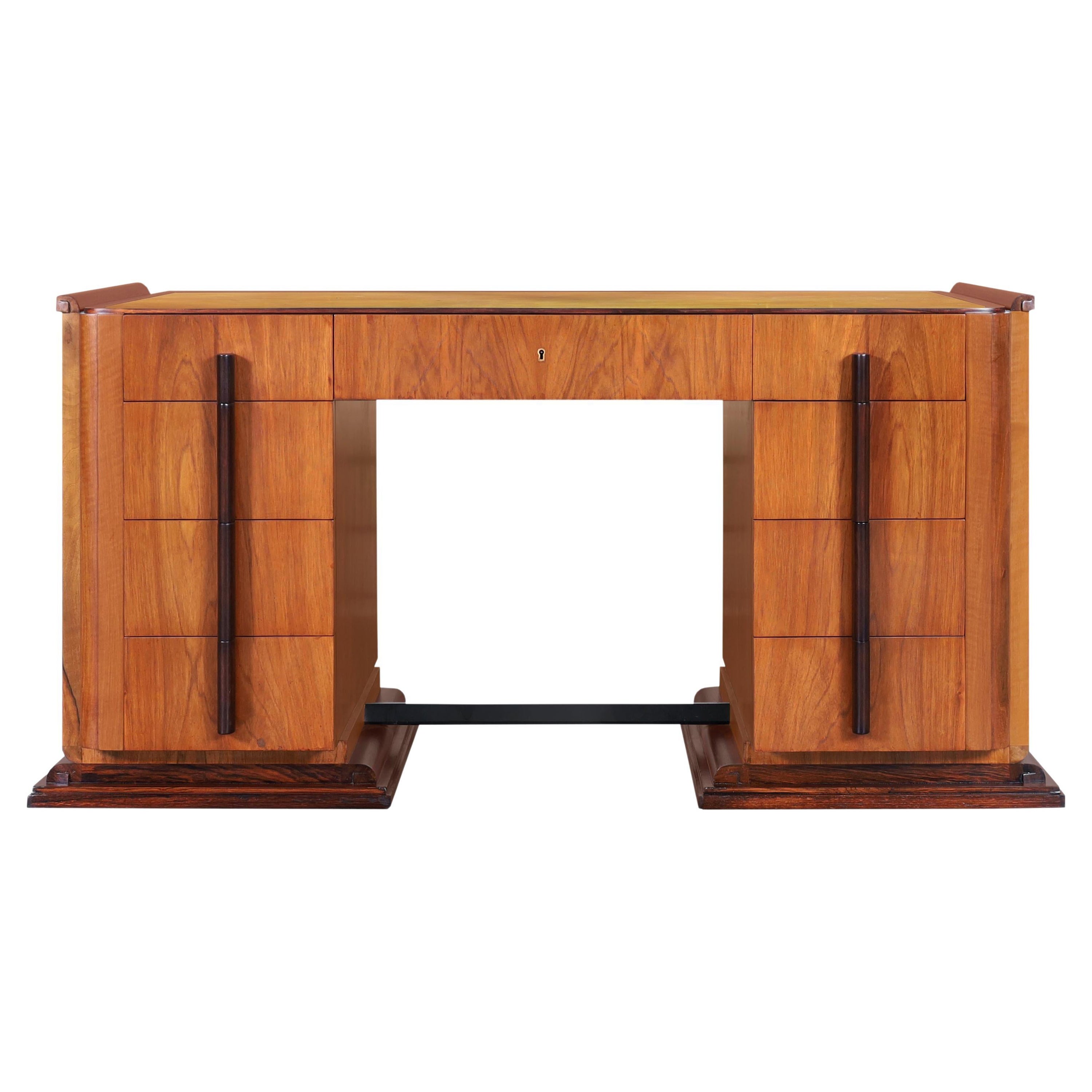 Vintage American Art Deco Nussbaum Schreibtisch