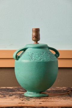 Lampada da tavolo The Artful Green d'epoca in ceramica d'arte, verde opaco, Amphora