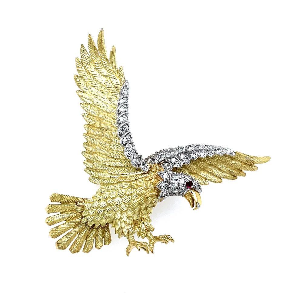 Tout simplement magnifique ! Vintage Magnifique aigle chauve américain Bicentennial Herbert Rosenthal Diamond Brooch Pin. Serti à la main de diamants RBC, pesant environ 1,08tcw et d'un œil en rubis. Monture en or 18 carats réalisée à la main. Plus