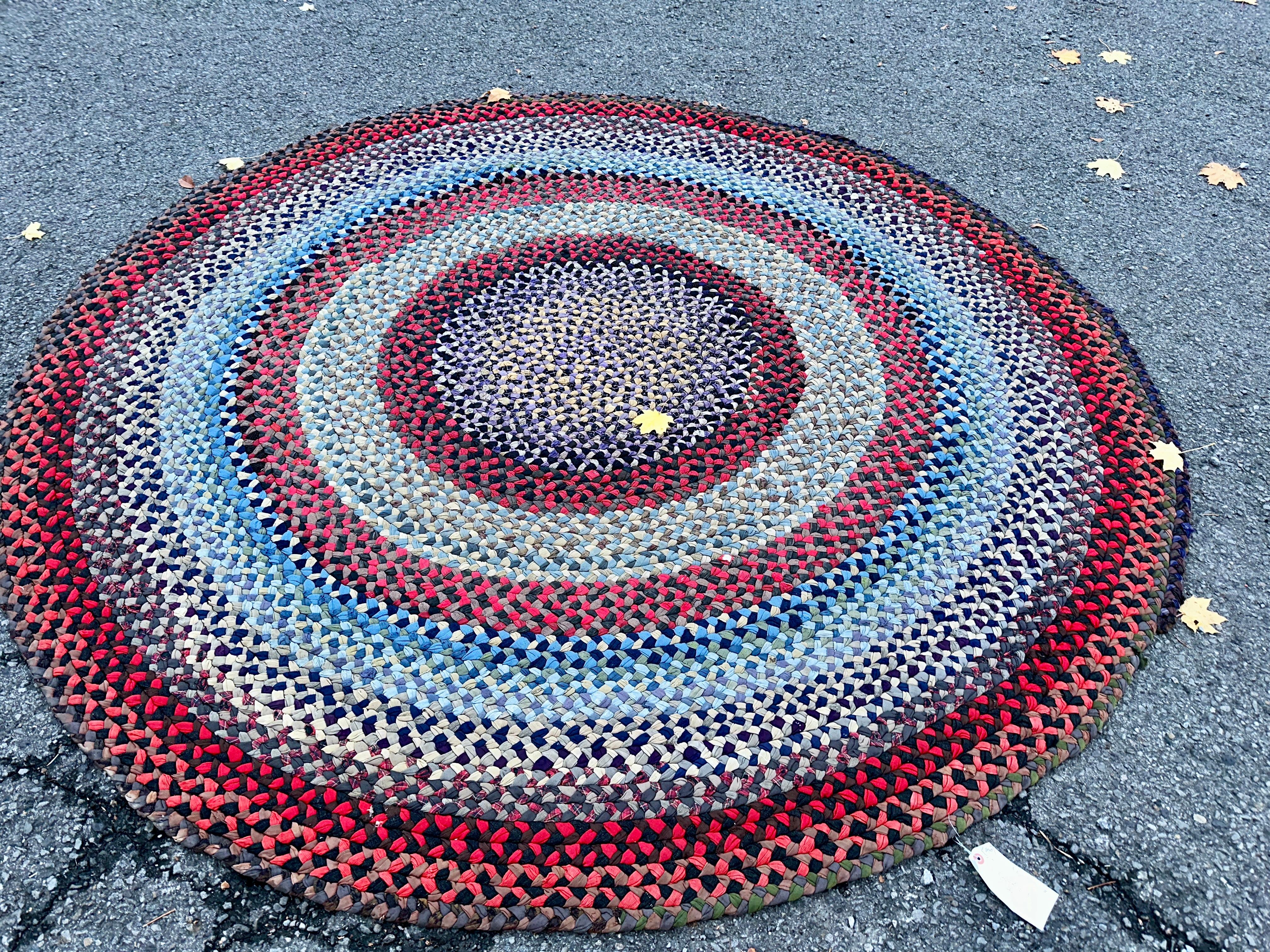 Alfombra trenzada Vintage American Berks County Folk Art - RR5200  REBAJAS A MITAD DE PRECIO en venta 3