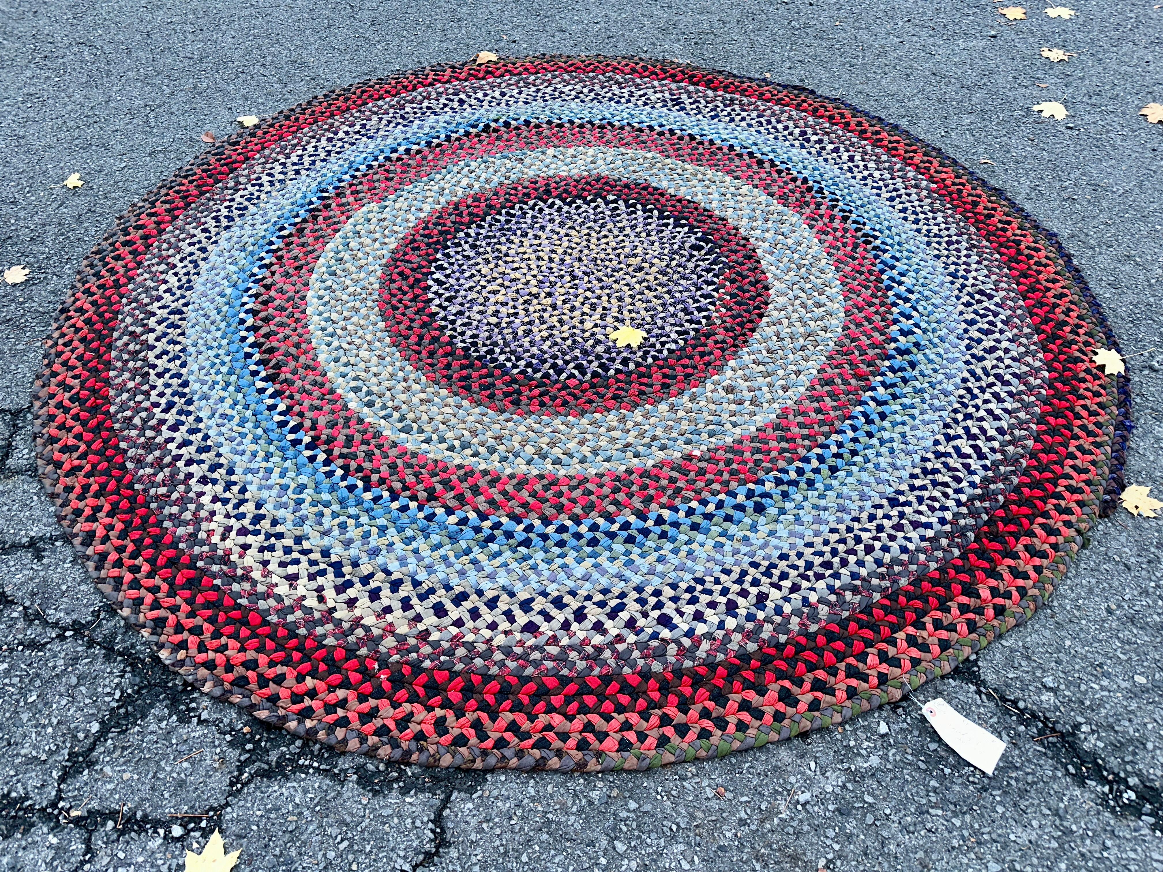 Alfombra trenzada Vintage American Berks County Folk Art - RR5200  REBAJAS A MITAD DE PRECIO en venta 2