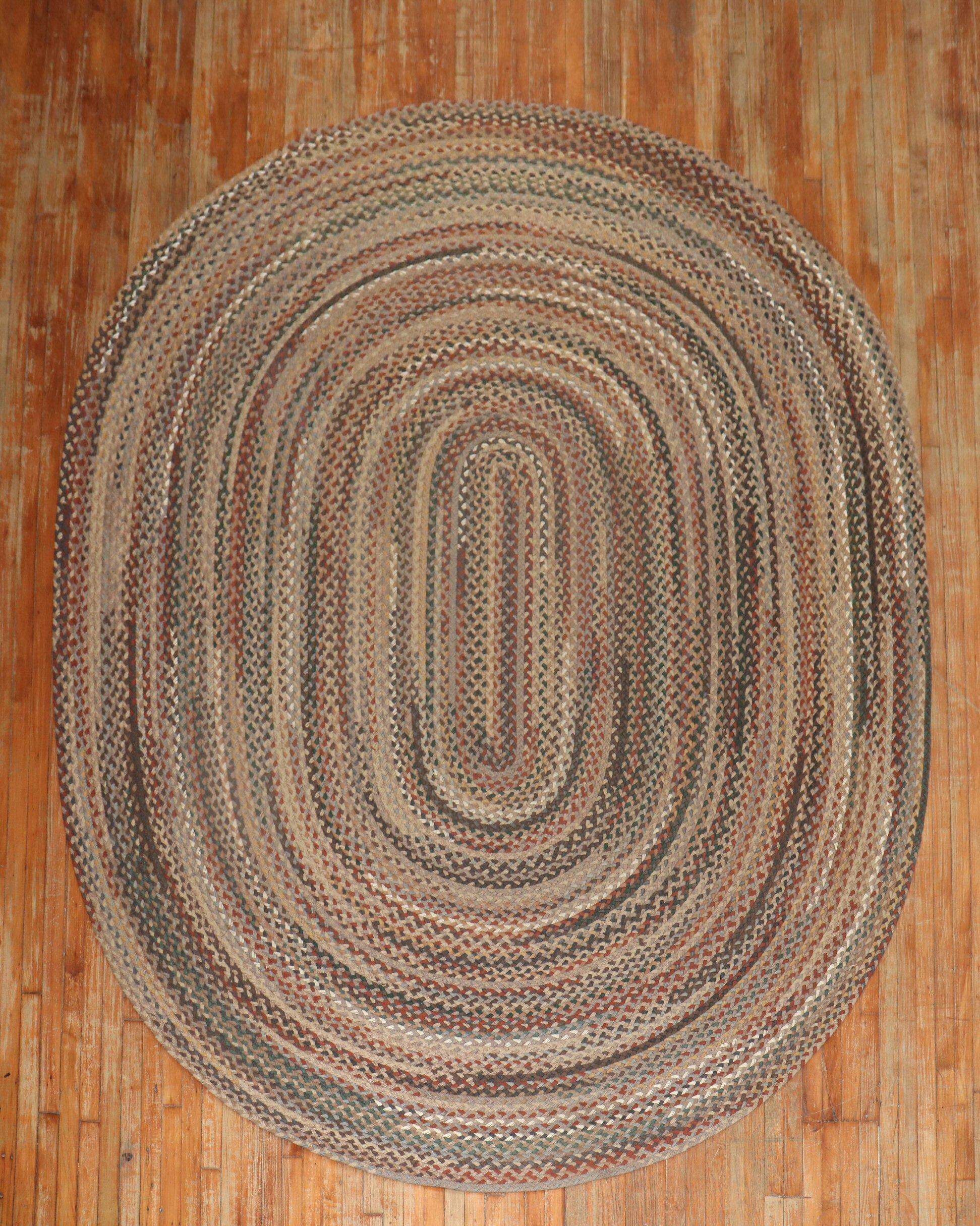 An American Braided room-size carpet from the third quarter of the 20th century in rustic tones. 

Measures: 8'7'' x 11'2''


Although America (British-America) has been producing rugs since the 16th century it was never industrialized at the