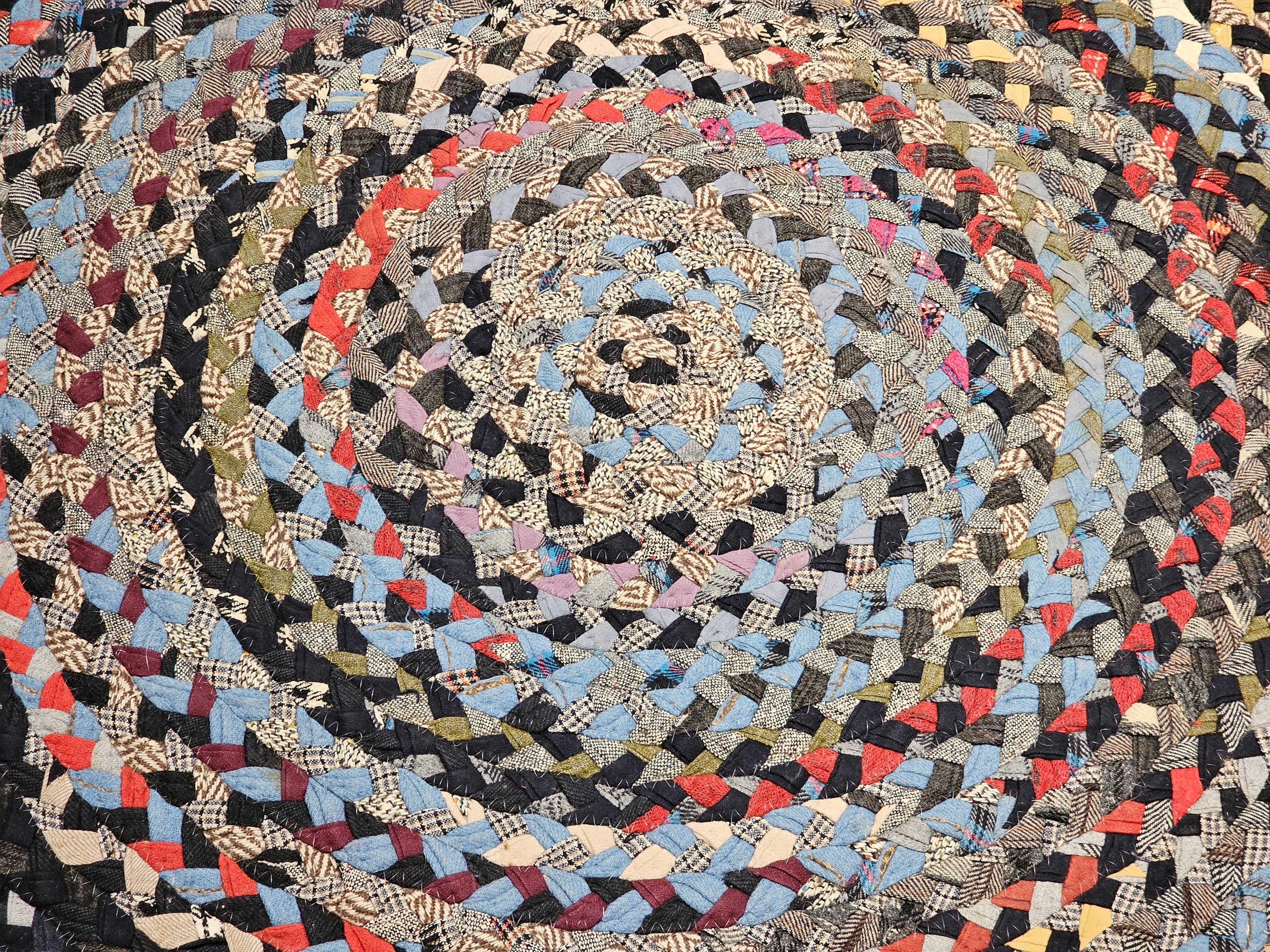 Vintage American Braided Round Rug in Red, Blue, White, Gray, Yellow, Navy In Good Condition For Sale In Barrington, IL