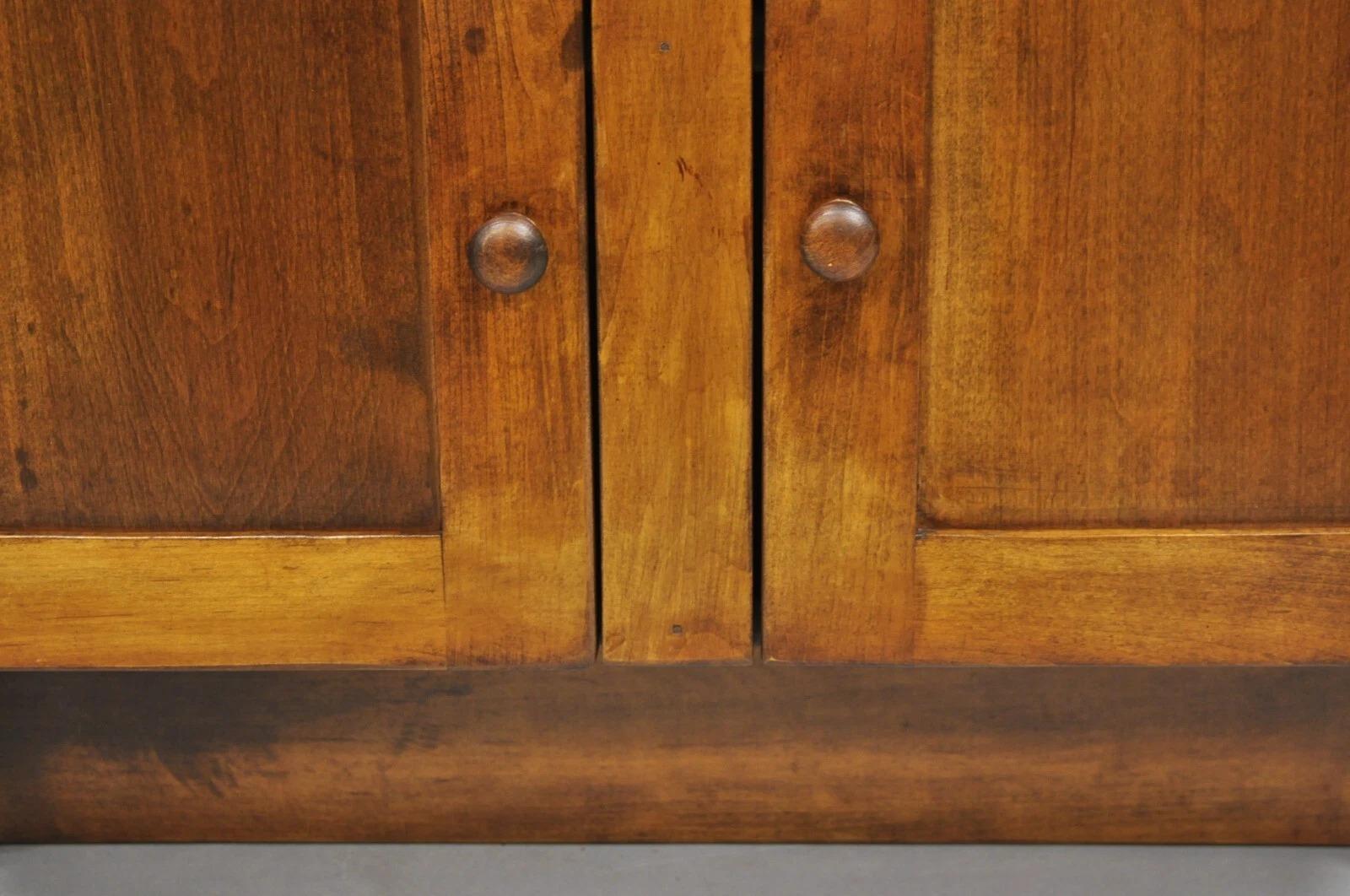 Vintage American Colonial Style Cherry Wood Wall Hanging Hutch Kitchen Cupboard In Good Condition In Philadelphia, PA