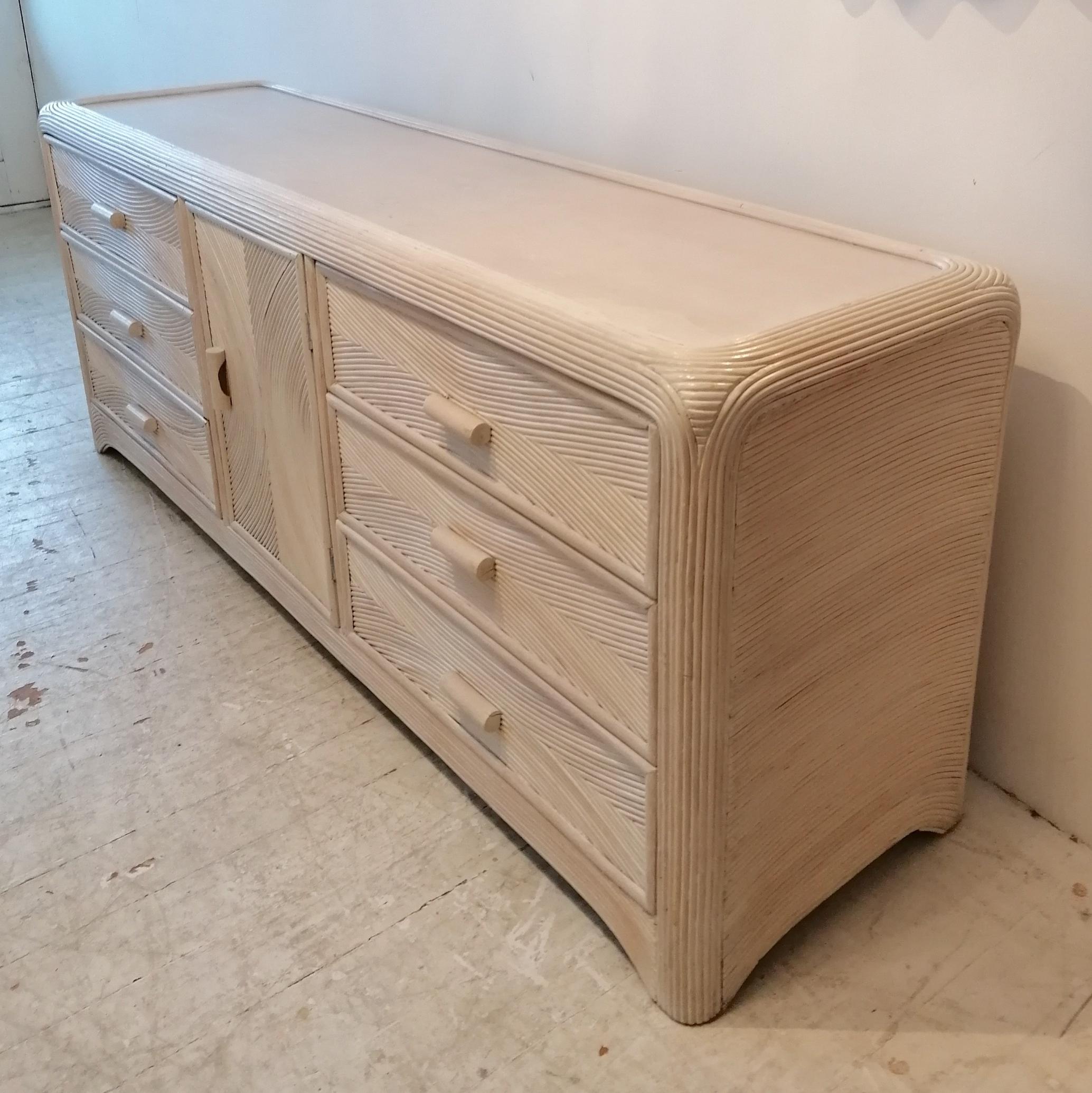 Vintage American cream pencil reed / cane sideboard with drawers c1970s In Good Condition In Hastings, GB