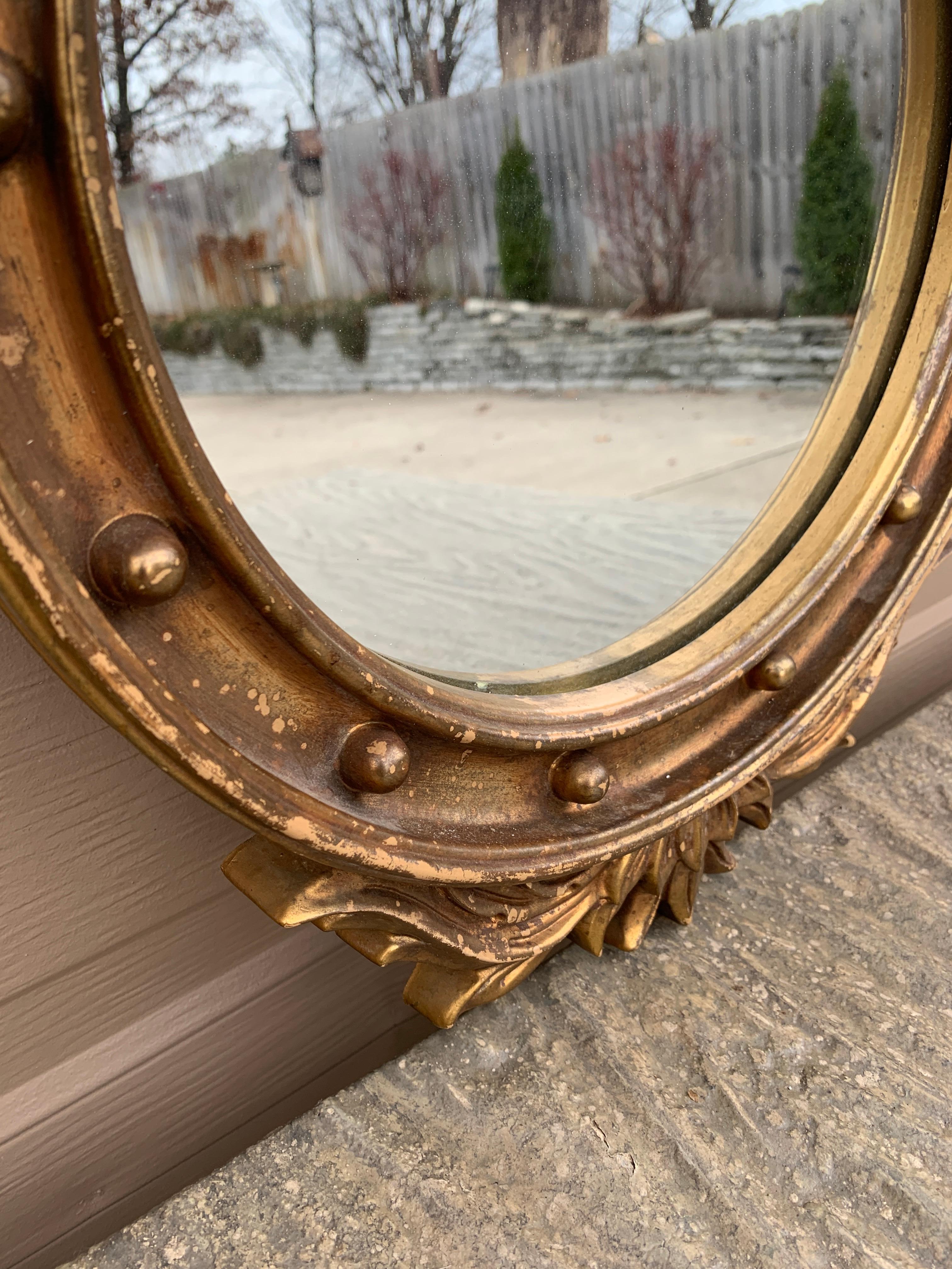 Miroir convexe en bois doré de l'aigle, de style fédéral américain, d'époque en vente 4