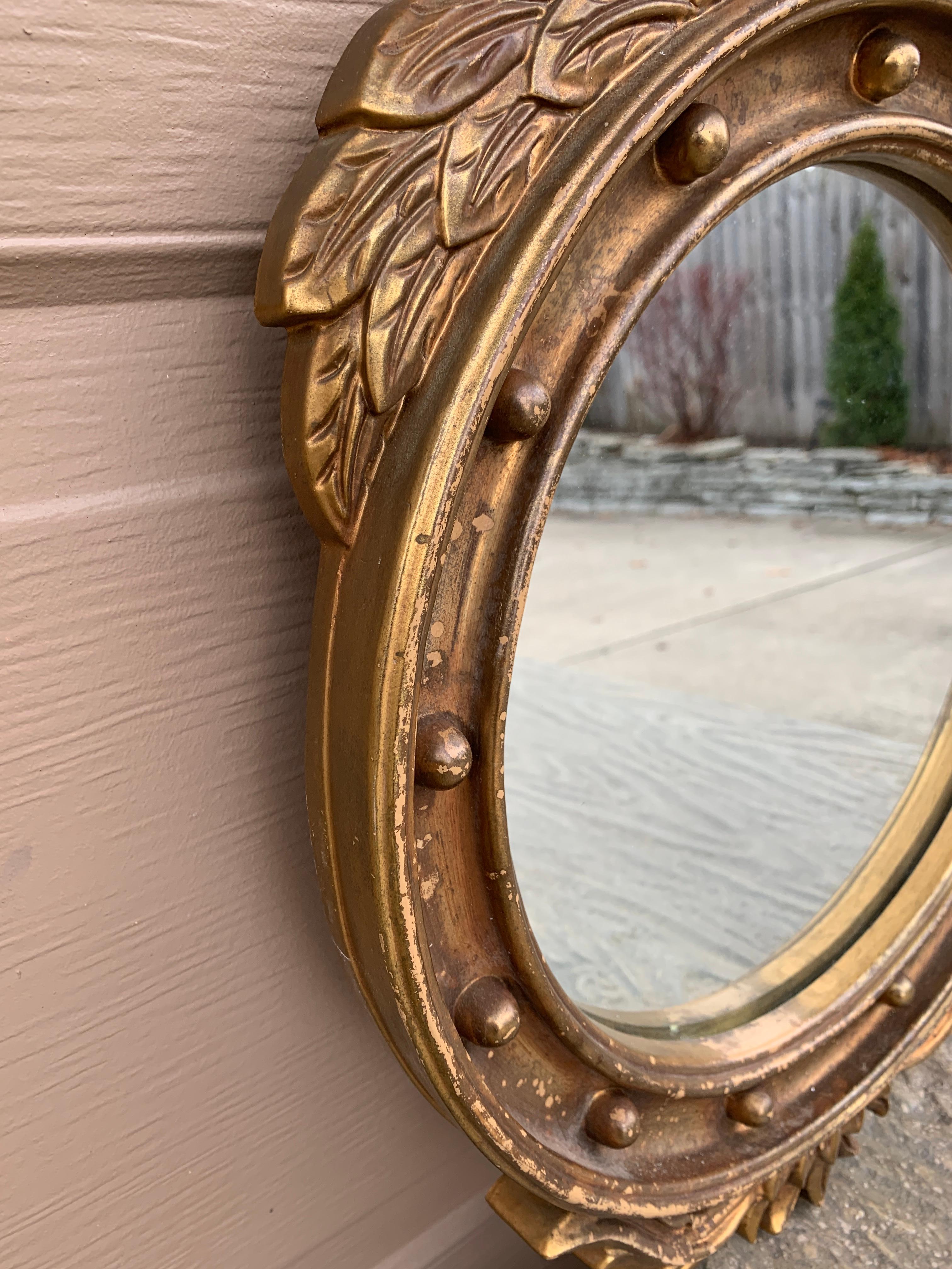 Miroir convexe en bois doré de l'aigle, de style fédéral américain, d'époque en vente 5