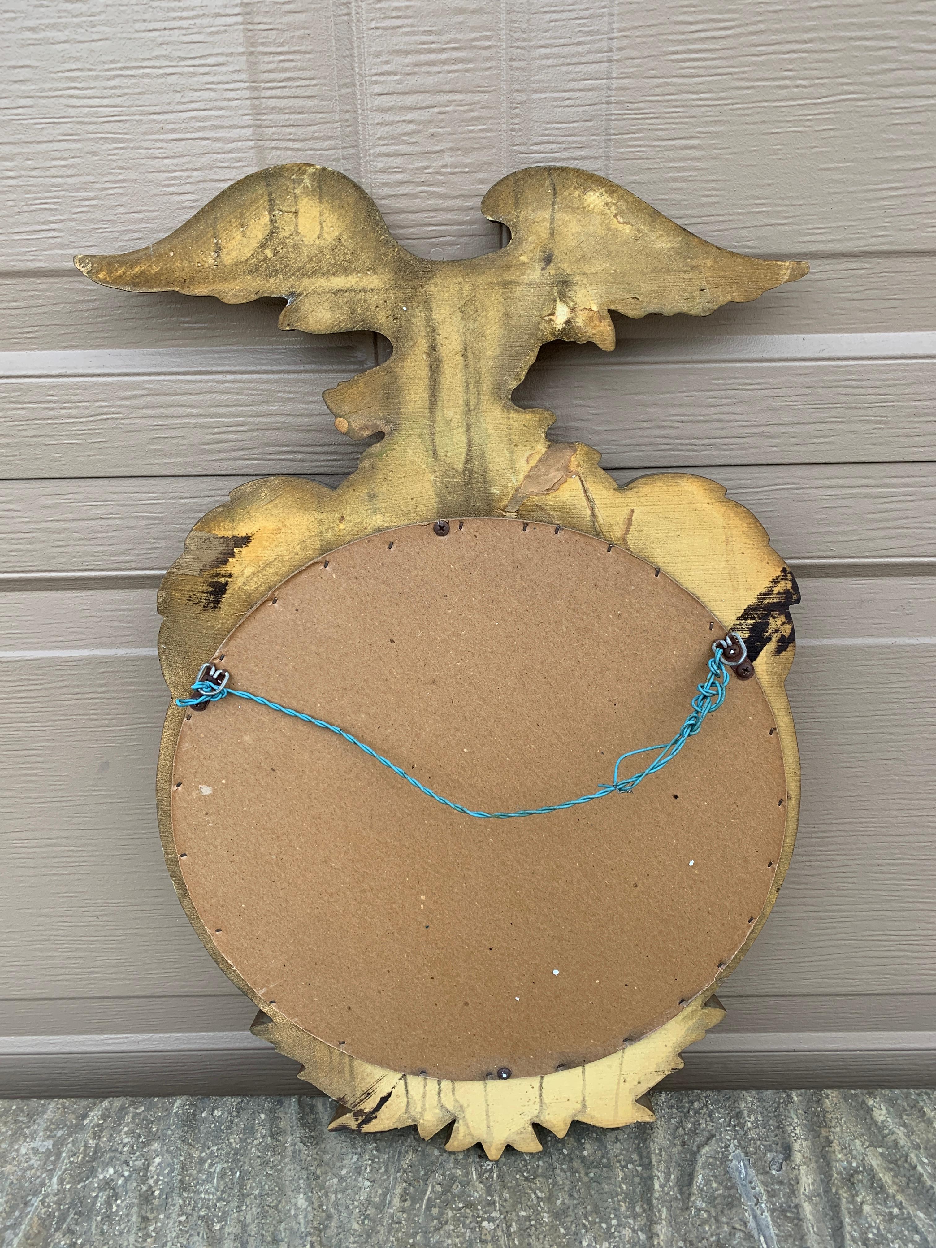 Miroir convexe en bois doré de l'aigle, de style fédéral américain, d'époque en vente 7