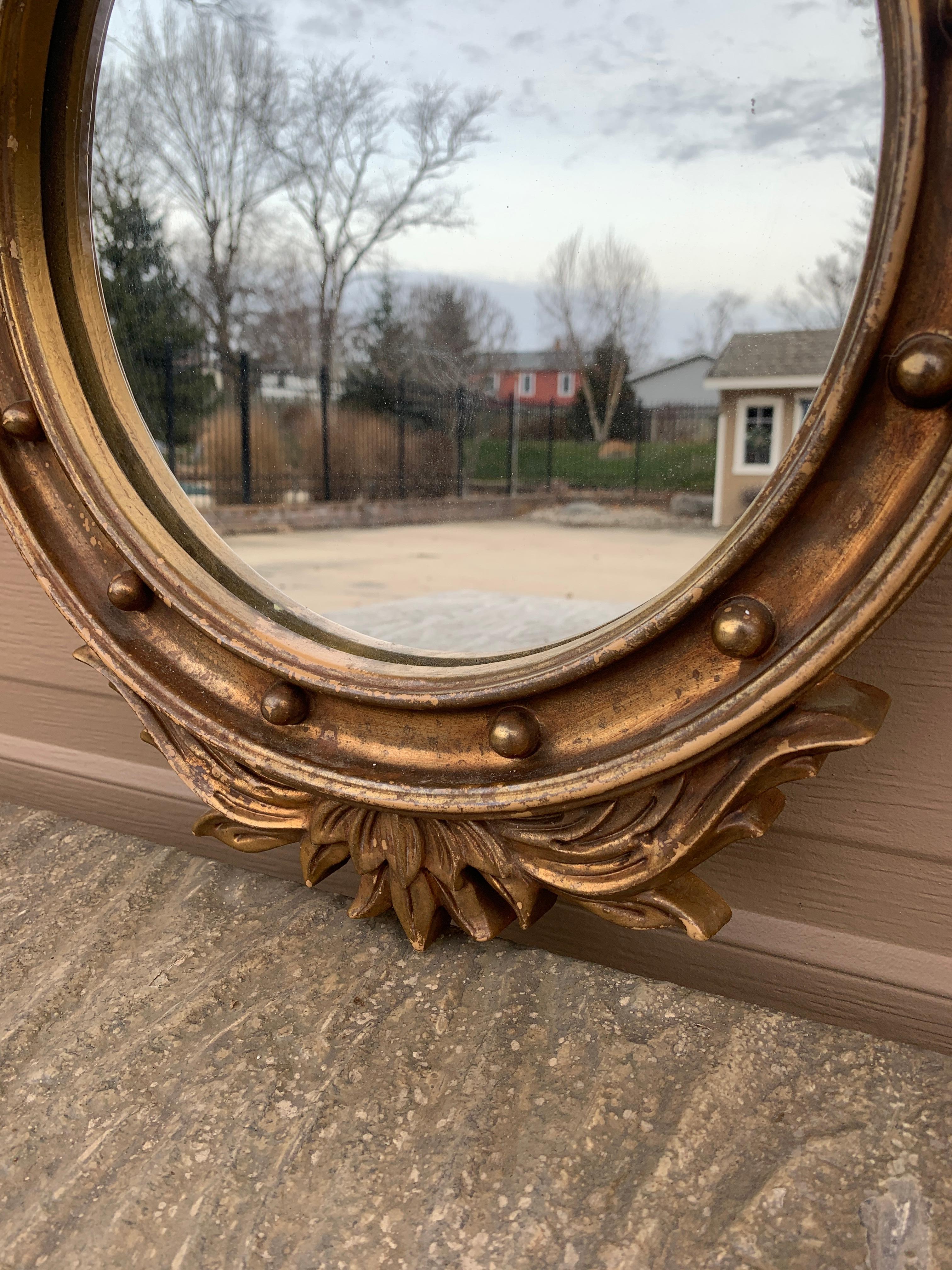 Miroir convexe en bois doré de l'aigle, de style fédéral américain, d'époque en vente 3