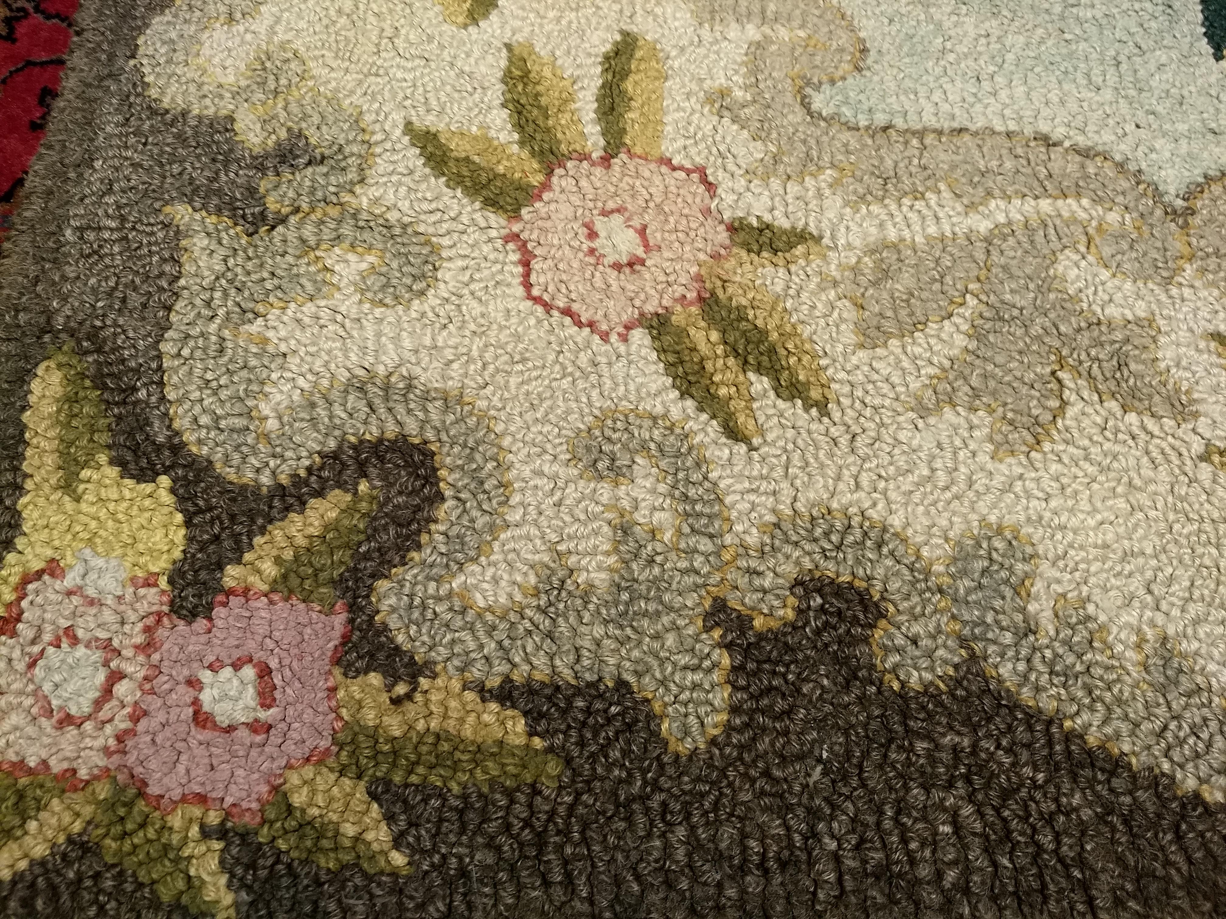 Vintage American Hand Hooked Area Rug with a Floral Pattern in Pastel Colors For Sale 1