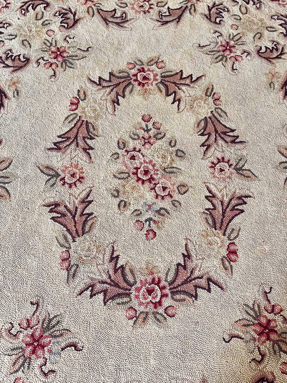 Amerikanischer handgehäkelter Vintage-Blumenteppich im Colonial Revival-Stil im Kolonialstil im Angebot 2