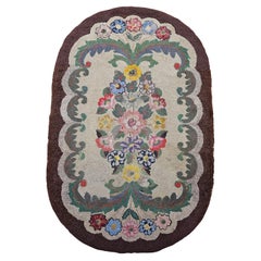 Tapis américain vintage crocheté à la main à motif floral en ivoire, vert, rouge, bleu