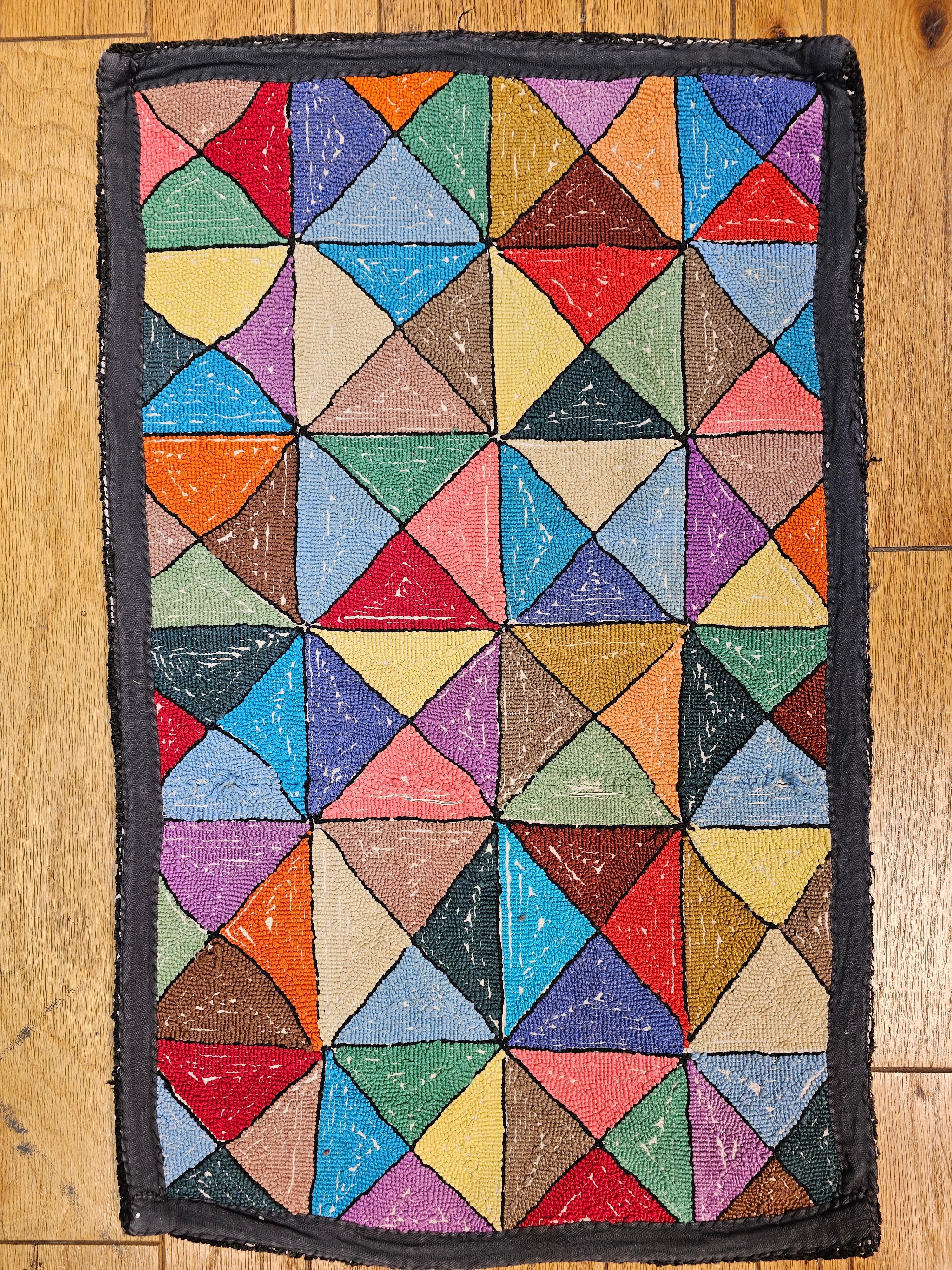 Tapis américain vintage crocheté à la main à motif de blocs multicolores en vert, bleu, rouge en vente 1