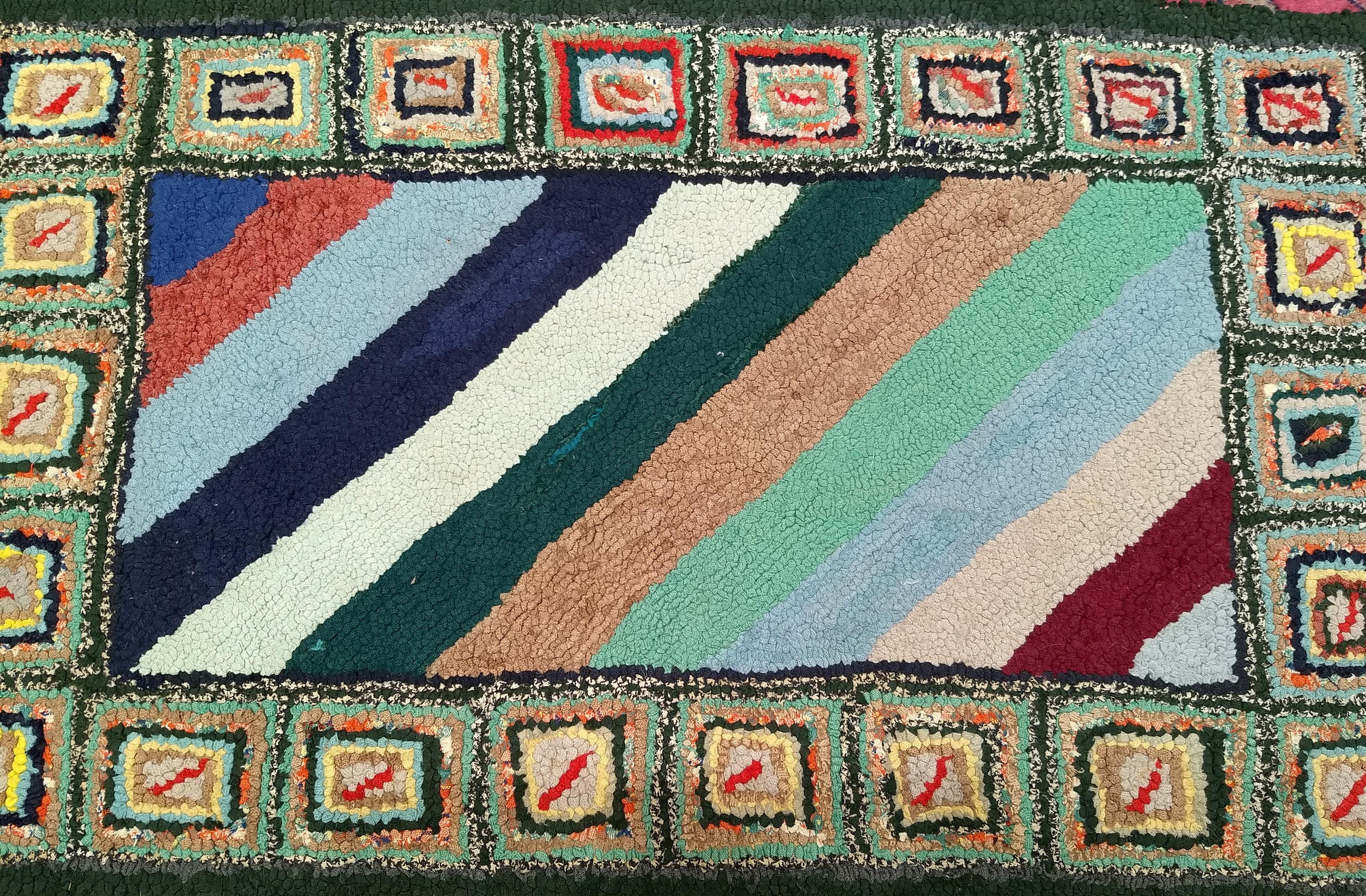Amerikanischer handgehäkelter Vintage-Teppich mit Streifenmuster als Wandteppich im Angebot 2