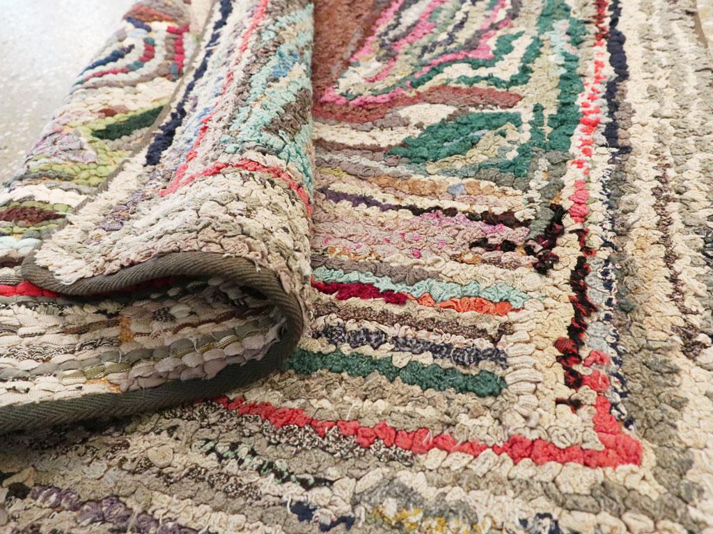 Vintage American Hook Rug In Good Condition In New York, NY
