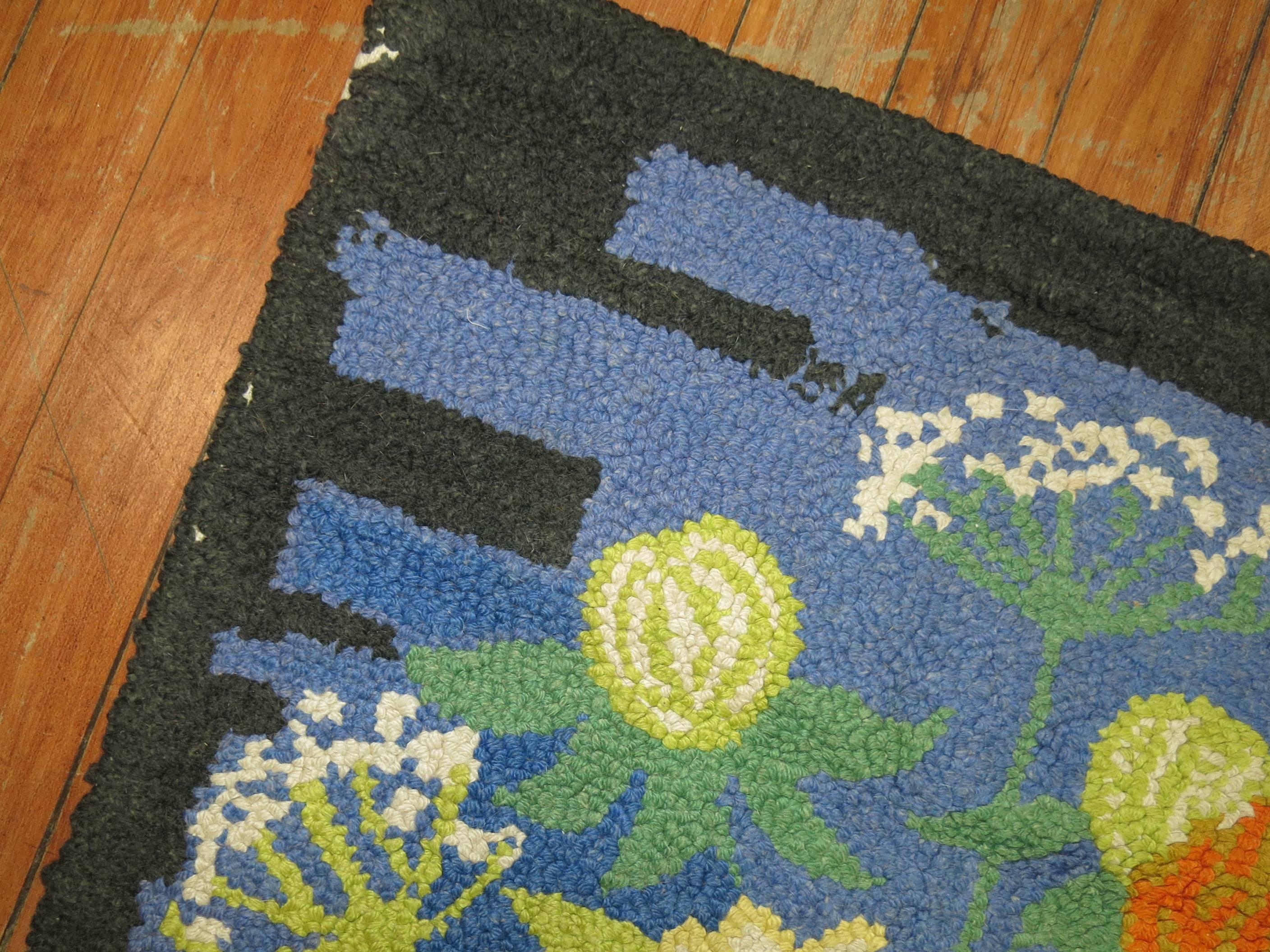Vintage American Hooked Mat Size Rug In Excellent Condition In New York, NY