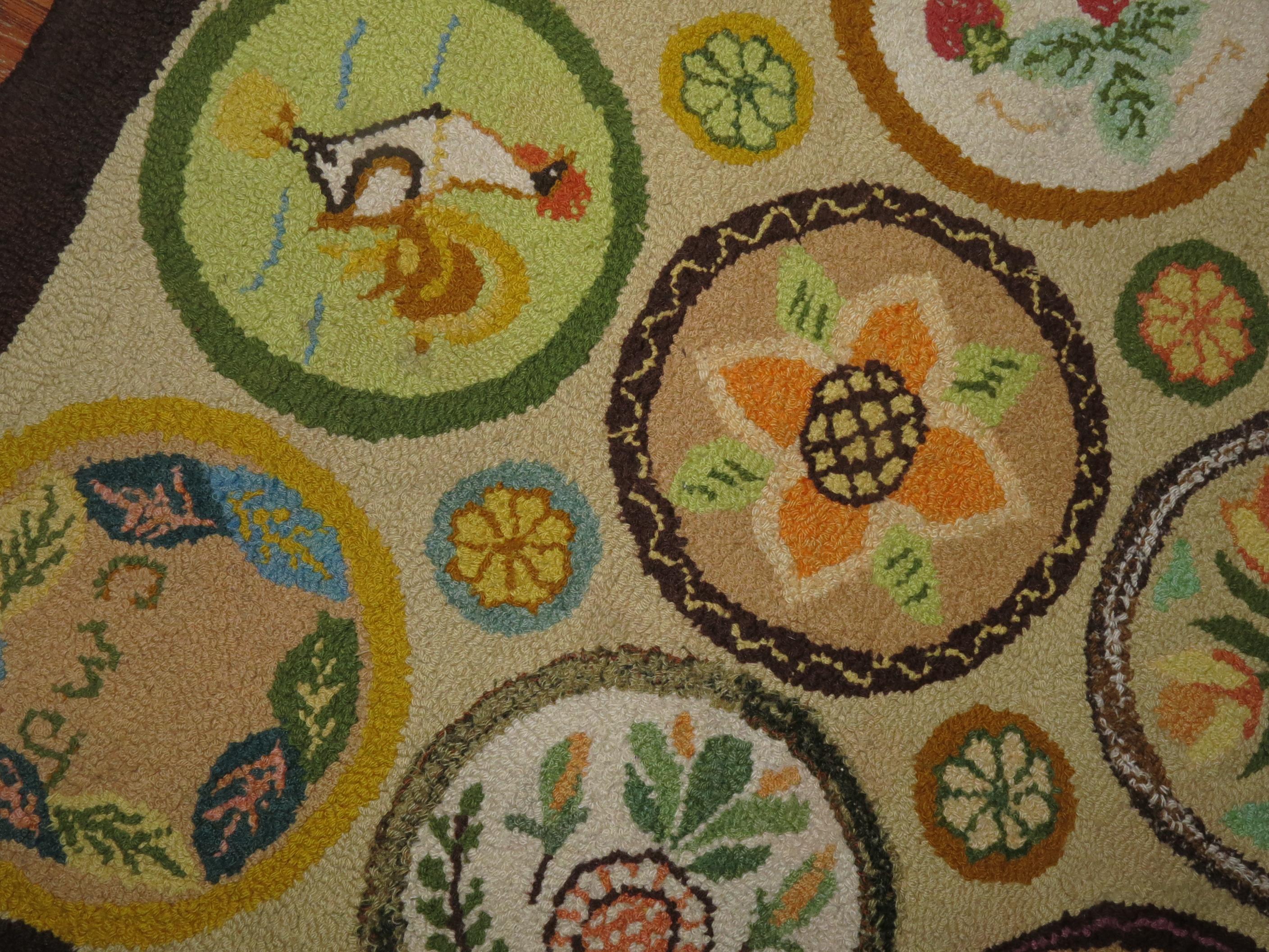 Folksy Pictorial Vintage American Hooked Mat Size Rug In Good Condition In New York, NY