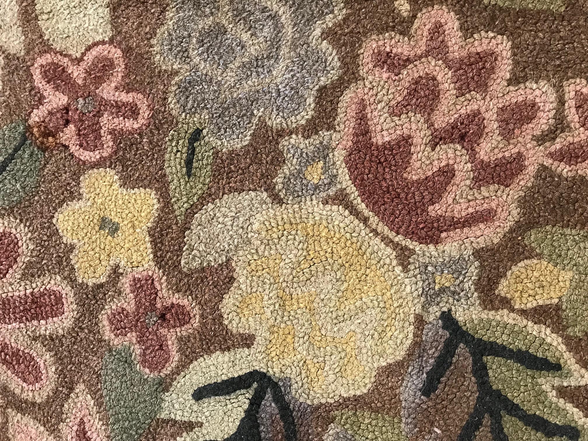 Vintage American hooked rug
Size: 8'6