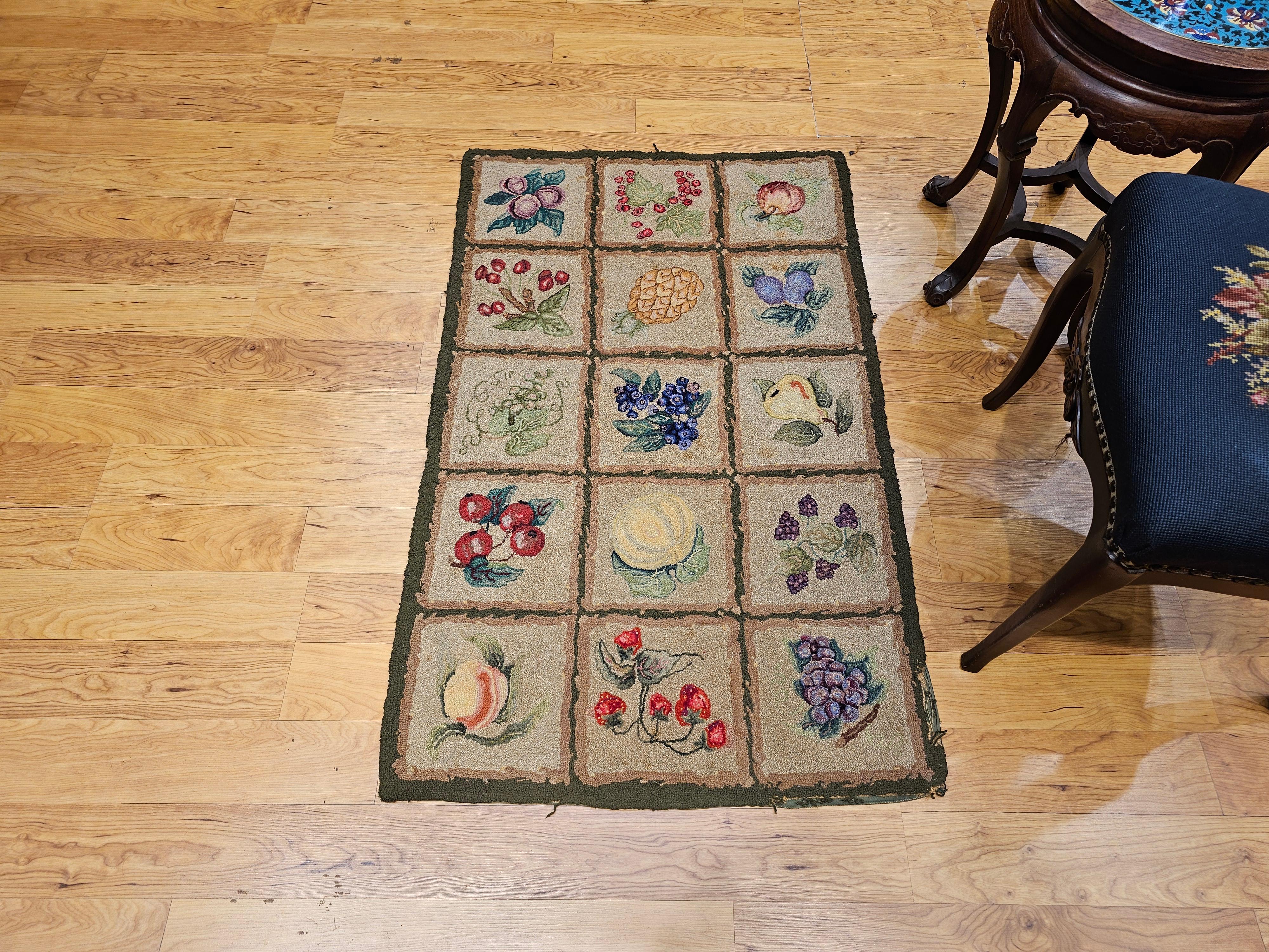 Vintage American Hooked Rug in Fruit Blocks Pattern im Angebot 3