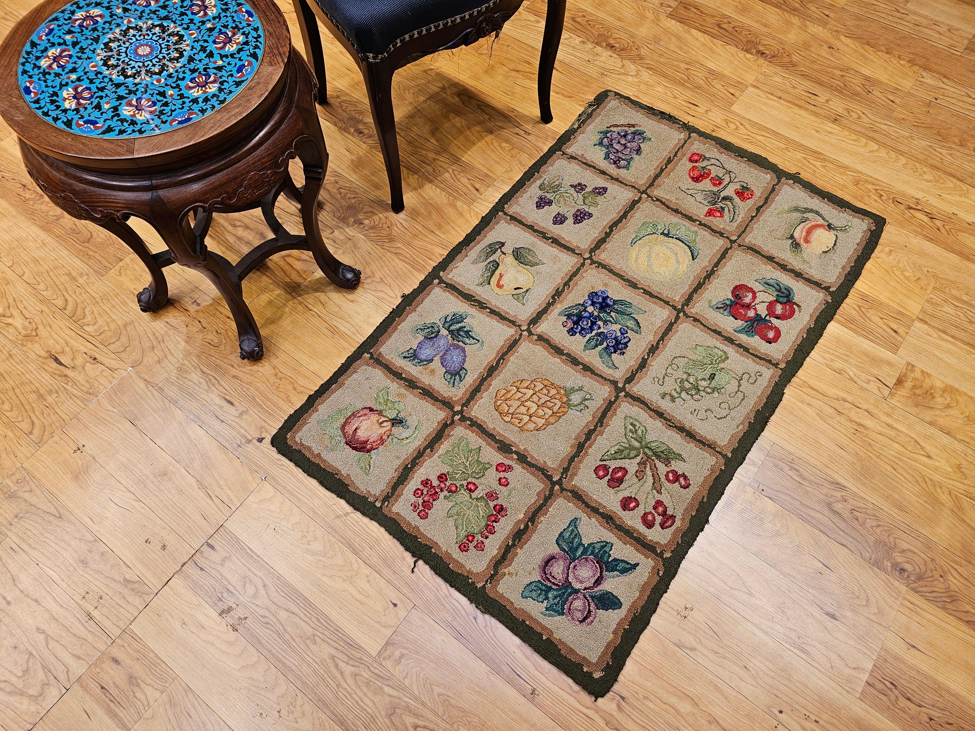 Vintage American Hooked Rug in Fruit Blocks Pattern im Angebot 7