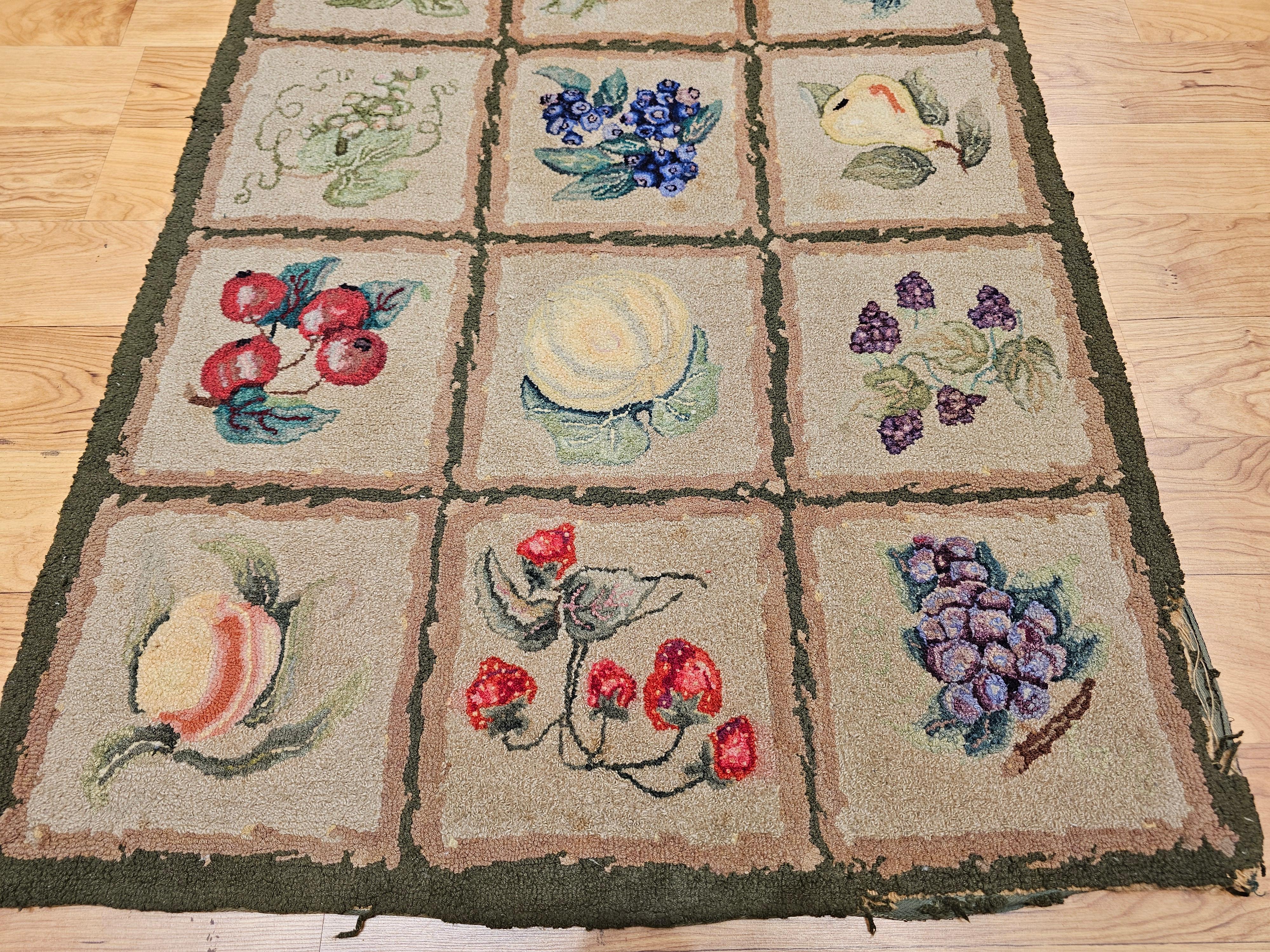 Vintage American Hooked Rug in Fruit Blocks Pattern (amerikanisch) im Angebot