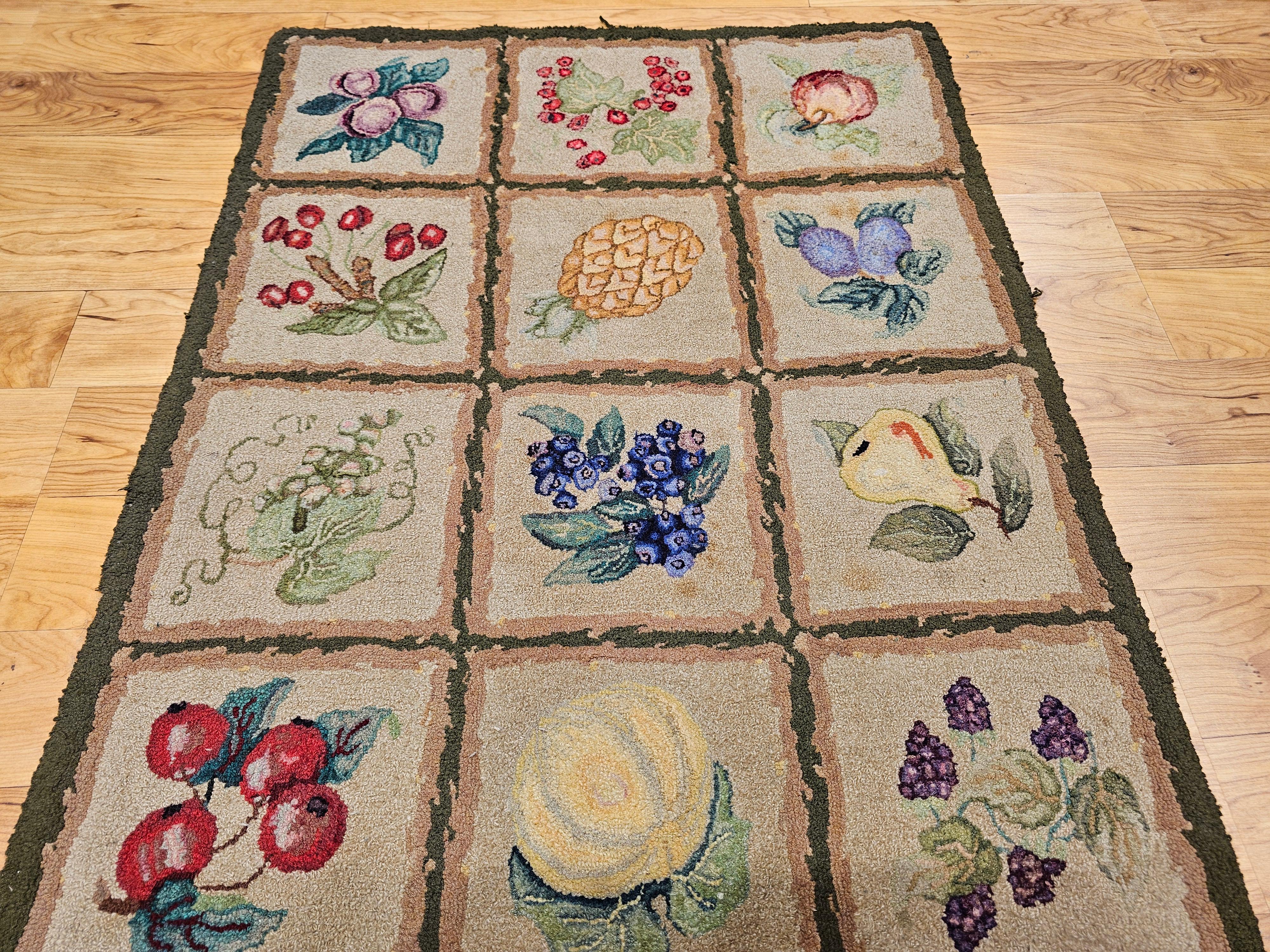 Vintage American Hooked Rug in Fruit Blocks Pattern im Zustand „Gut“ im Angebot in Barrington, IL