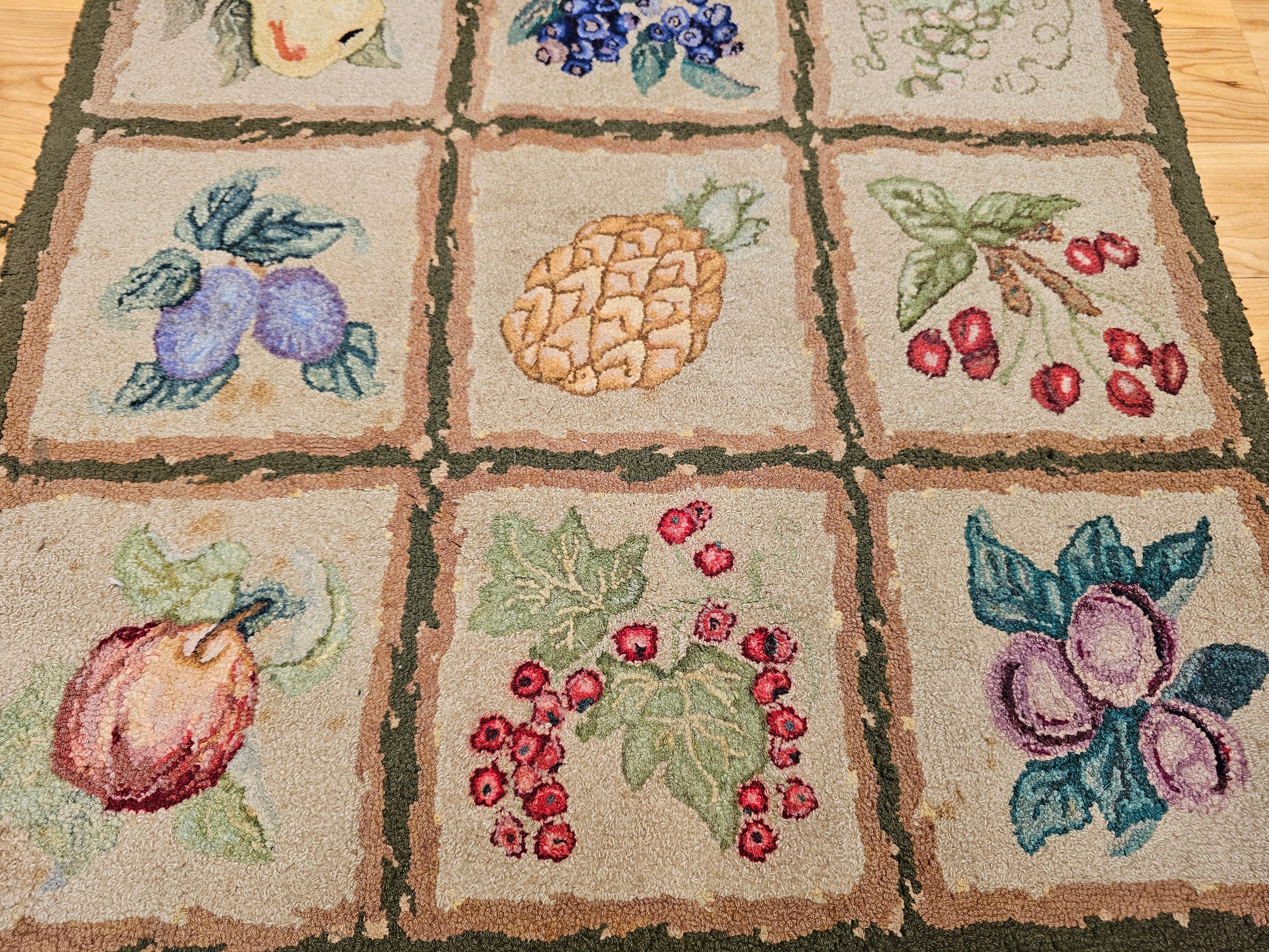 Vintage American Hooked Rug in Fruit Blocks Pattern (Frühes 20. Jahrhundert) im Angebot