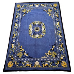 Alfombra americana vintage inspirada en el diseño antiguo de Pekín, c. 1940