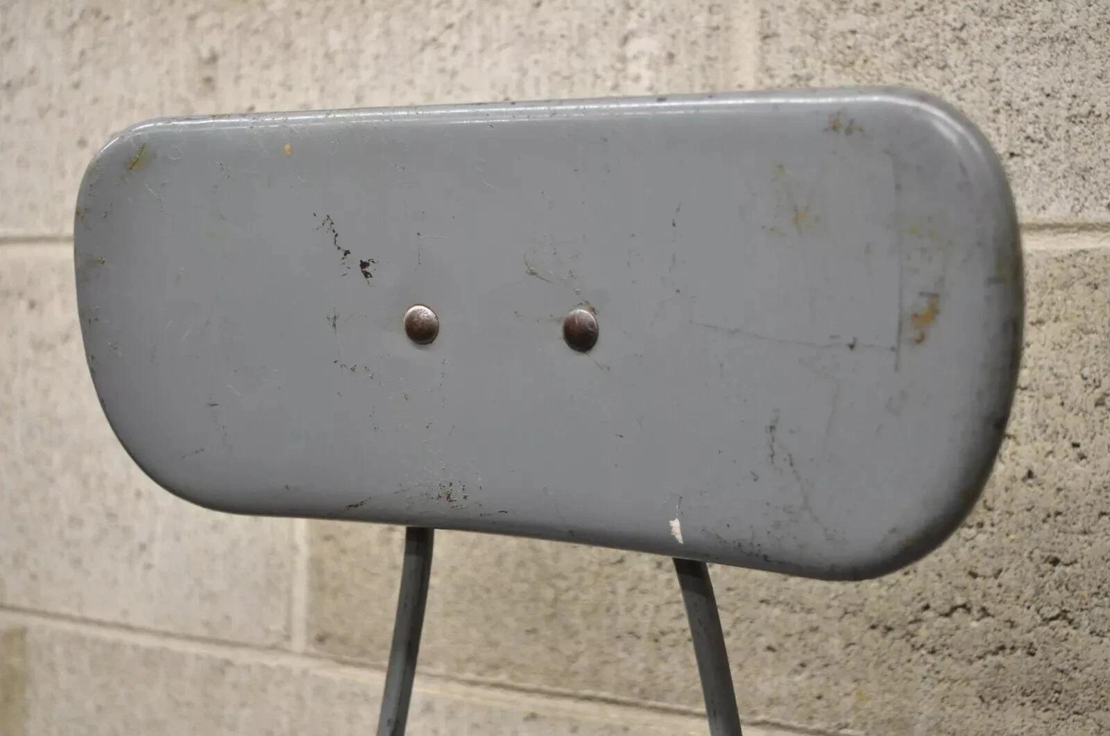 Vintage American Industrial Gray Metal Drafting Stool Artist Work Chair For Sale 1
