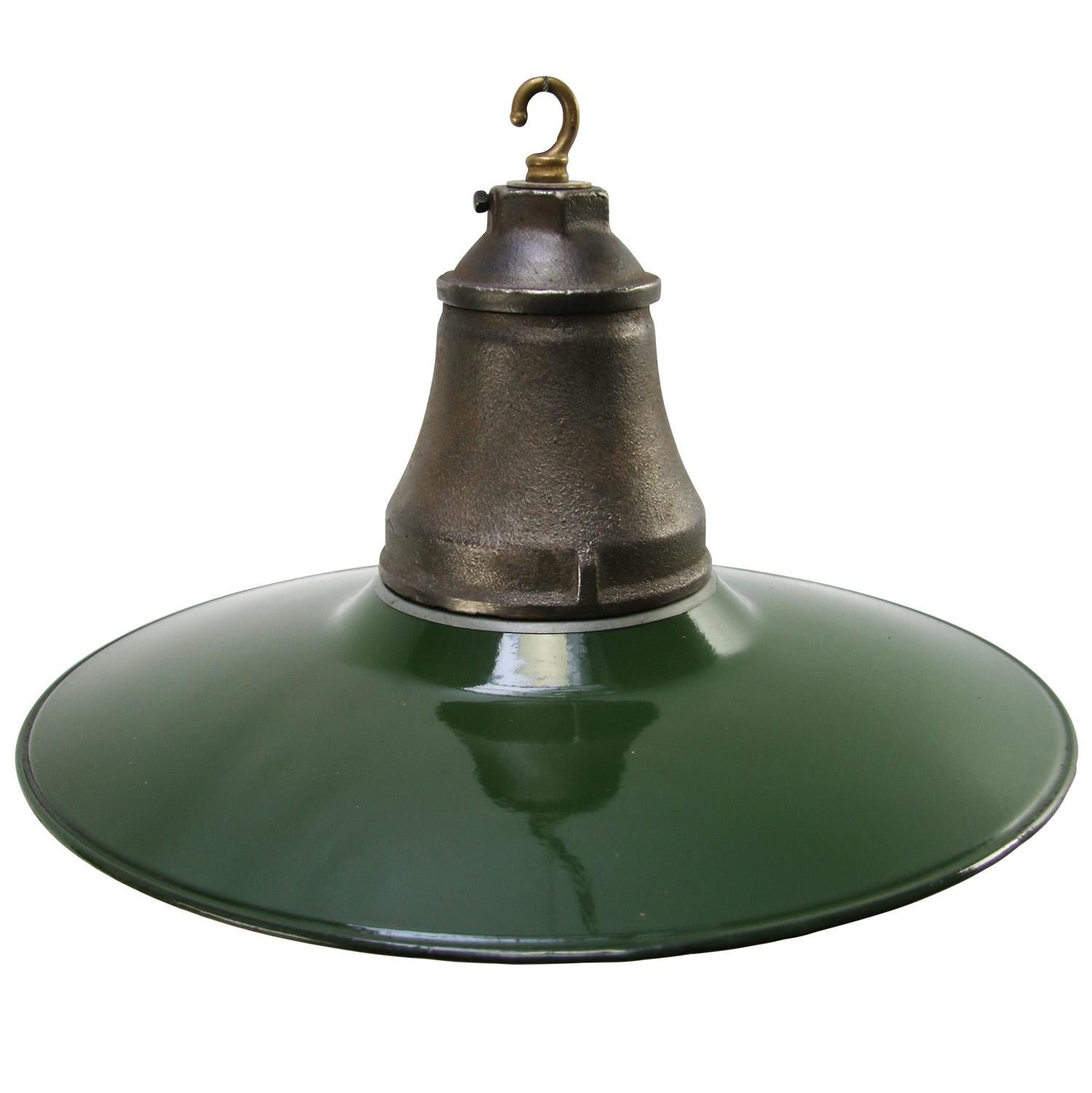 American Industrial factory pendant light
Green enamel white interior.
Clear glass, cast iron top

Weight 4.00 kg / 8.8 lb

Priced per individual item. All lamps have been made suitable by international standards for incandescent light bulbs,