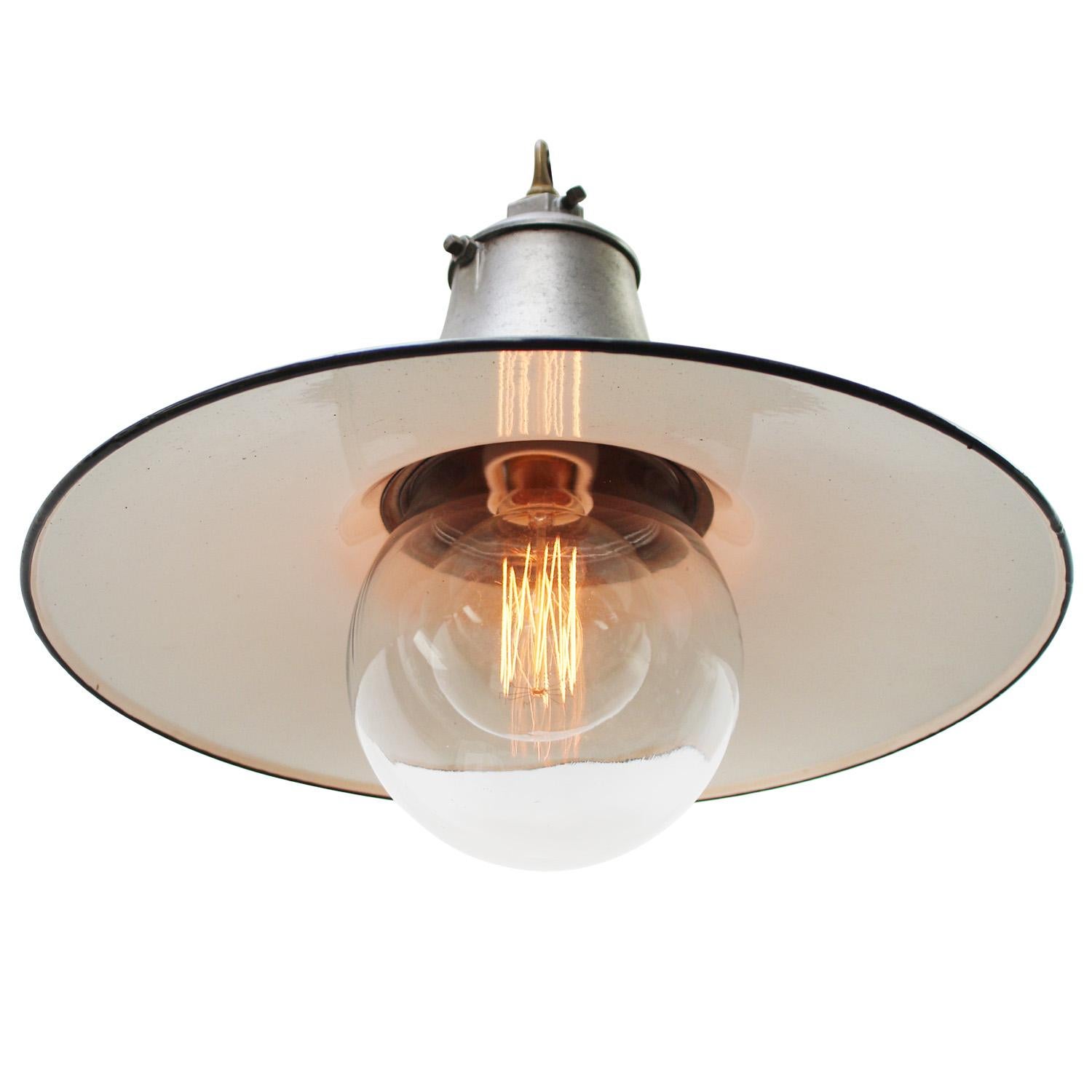 American Industrial factory pendant light
Green enamel white interior.
Clear glass, cast aluminum top

Weight 3.20 kg / 7.1 lb

Priced per individual item. All lamps have been made suitable by international standards for incandescent light bulbs,