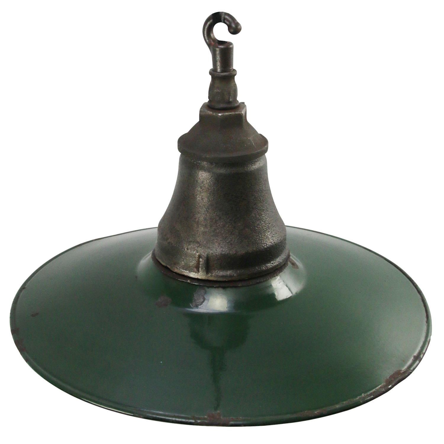 American industrial factory pendant light
Green enamel white interior.
Cast iron top

Weight 3.25 kg / 7.2 lb

Priced per individual item. All lamps have been made suitable by international standards for incandescent light bulbs,