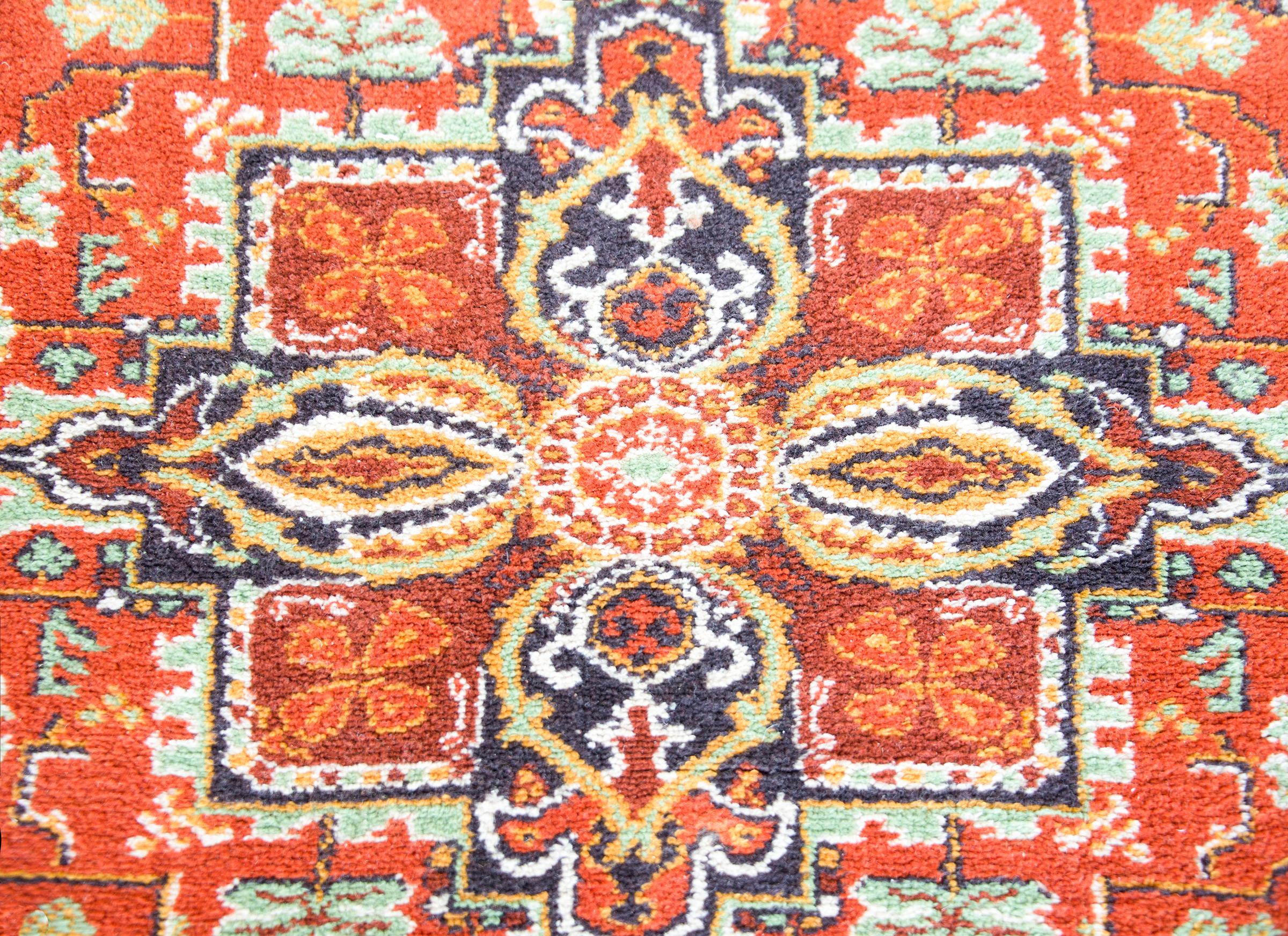 Tapis vintage américain de style Heriz en vente 1