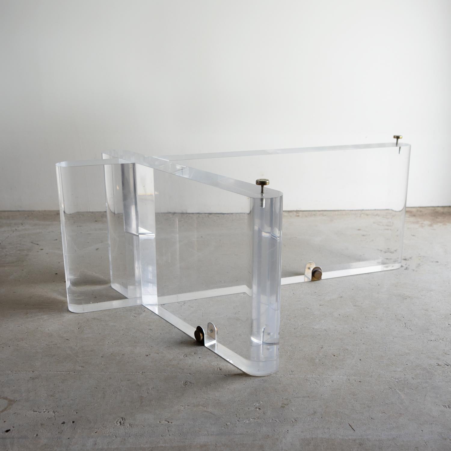 Vintage American Lucite Coffee Table Base By Lion in Frost, Signed, 1970s en vente 4