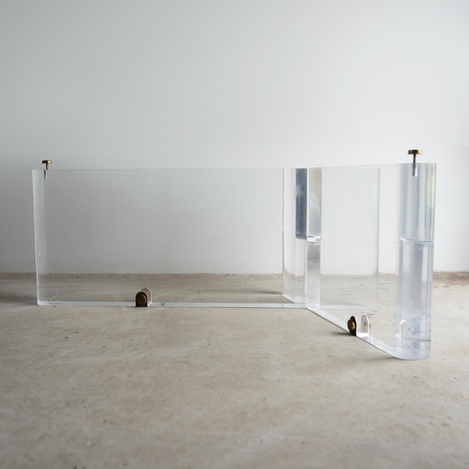 Fait main Vintage American Lucite Coffee Table Base By Lion in Frost, Signed, 1970s en vente